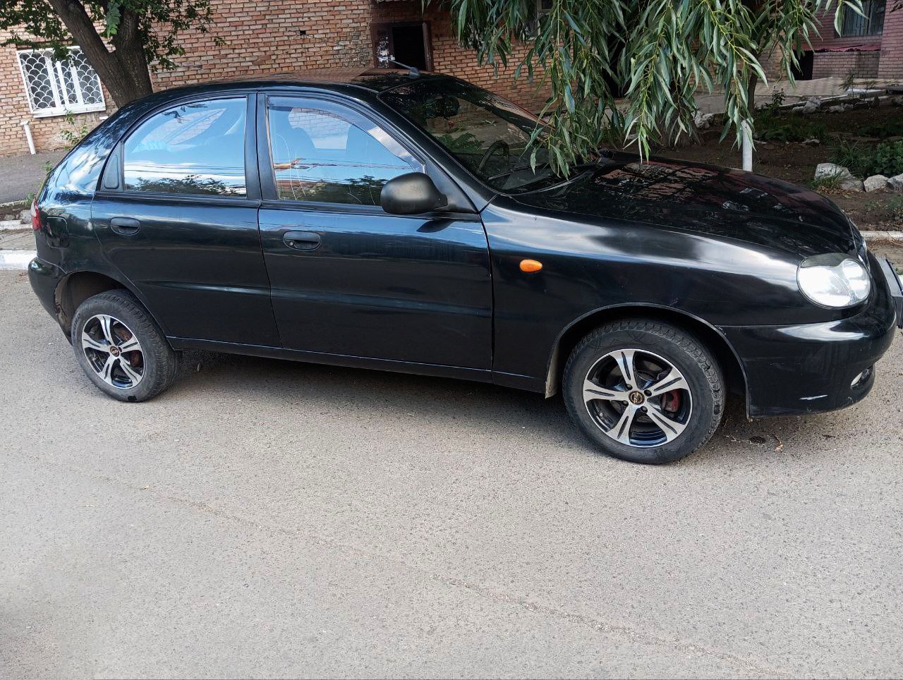 Daewoo lanos с хорошим двигателем тип кузова хэтчбек тип автомобиля с пробегом состояние машины сред... - фотография