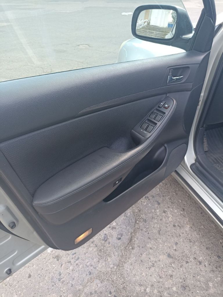 Продам toyota avensis 2,4 автомат в кузове универсал 2004 г. в. отличное состояние для своего возраста! пробег — 282 тыс. км, но машина в полном порядке: двигатель после капремонта (пробег после ремонта — всего 10 тыс. км). произведен капитальный ремонт генератора, заменён радиатор. кузов в хорошем состоянии, автомобиль без дтп. комплектация на уровне: кожаный салон, подогрев сидений, электростеклоподъёмники (4 шт. ), электроскладывание зеркал, 2-зонный климат-контроль, датчик дождя и т. д. дополнительно с авто отдам: зимнюю резину (в хорошем состоянии), моторное масло, фильтр и новые передние колодки. машина на увереном ходу. цена 750 000 руб. , торг только у капота. мой номер +79494901802 эдуард. звоните, отвечу на все интересующие вопросы. - фотография - 7