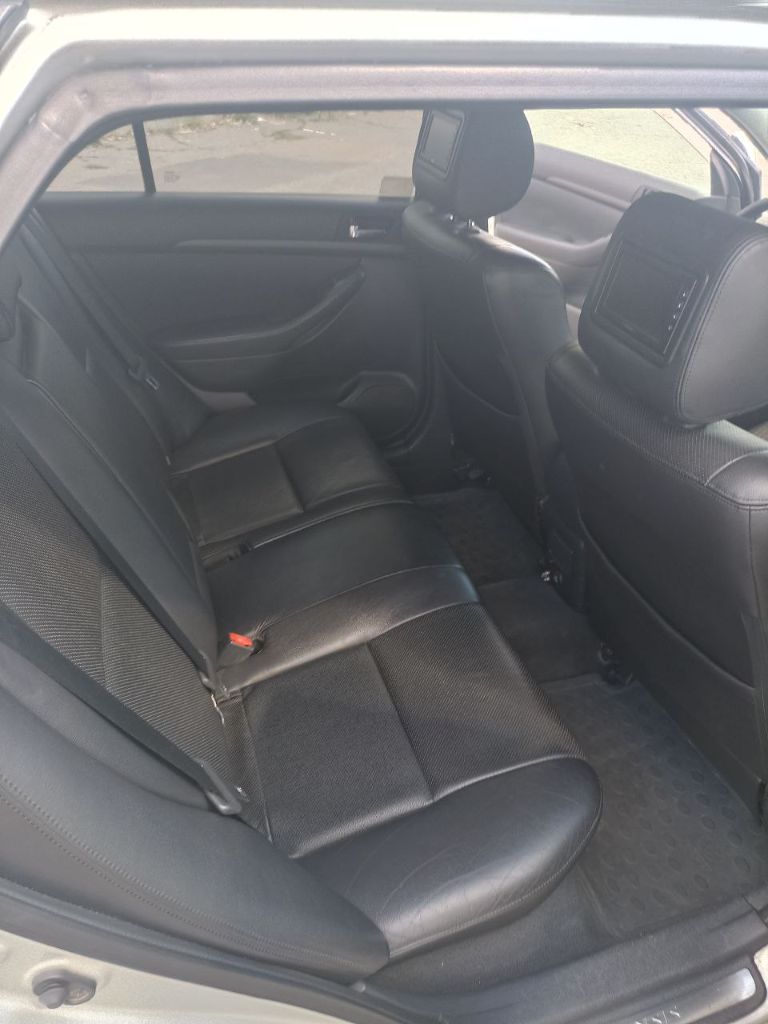 Продам toyota avensis 2,4 автомат в кузове универсал 2004 г. в. отличное состояние для своего возраста! пробег — 282 тыс. км, но машина в полном порядке: двигатель после капремонта (пробег после ремонта — всего 10 тыс. км). произведен капитальный ремонт генератора, заменён радиатор. кузов в хорошем состоянии, автомобиль без дтп. комплектация на уровне: кожаный салон, подогрев сидений, электростеклоподъёмники (4 шт. ), электроскладывание зеркал, 2-зонный климат-контроль, датчик дождя и т. д. дополнительно с авто отдам: зимнюю резину (в хорошем состоянии), моторное масло, фильтр и новые передние колодки. машина на увереном ходу. цена 750 000 руб. , торг только у капота. мой номер +79494901802 эдуард. звоните, отвечу на все интересующие вопросы. - фотография - 9