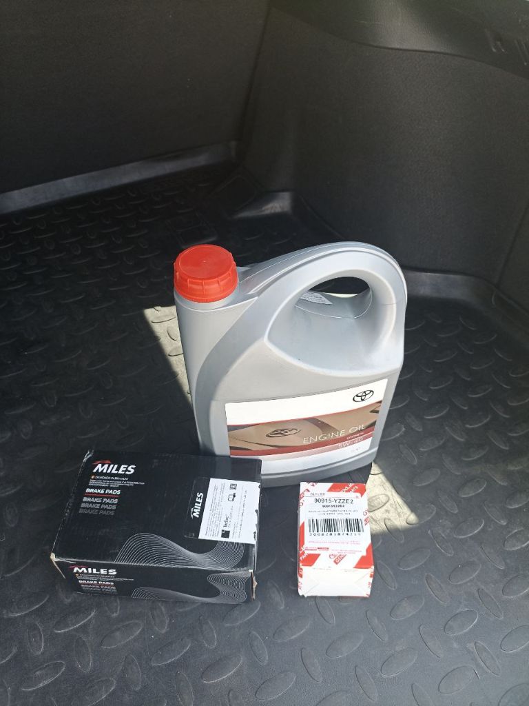 Продам toyota avensis 2,4 автомат в кузове универсал 2004 г. в. отличное состояние для своего возраста! пробег — 282 тыс. км, но машина в полном порядке: двигатель после капремонта (пробег после ремонта — всего 10 тыс. км). произведен капитальный ремонт генератора, заменён радиатор. кузов в хорошем состоянии, автомобиль без дтп. комплектация на уровне: кожаный салон, подогрев сидений, электростеклоподъёмники (4 шт. ), электроскладывание зеркал, 2-зонный климат-контроль, датчик дождя и т. д. дополнительно с авто отдам: зимнюю резину (в хорошем состоянии), моторное масло, фильтр и новые передние колодки. машина на увереном ходу. цена 750 000 руб. , торг только у капота. мой номер +79494901802 эдуард. звоните, отвечу на все интересующие вопросы. - фотография - 11