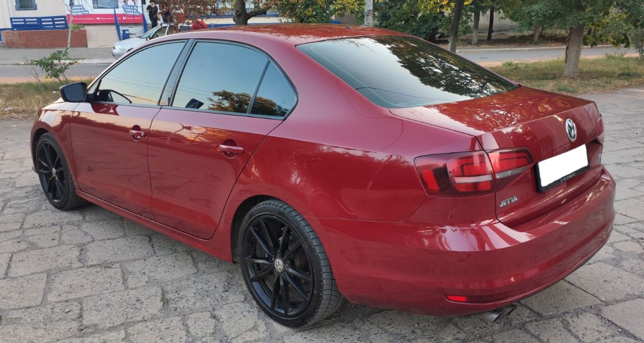 Срочно продам volkswagen jetta, 2016 года. объем 1,4, кпп - автомат 6-ти ступенчатый, обычный, не dsg, цена 1,140 млн. руб. , торг. пробег 114 тыс. км. салон в хорошем состоянии, кондиционер, камера заднего вида, авто очень экономичен, электростеклоподъемники, подогрев заднего стекла, магнитола, новая резина, детально по телефону +79493202480, +79493560528 - фотография - 7