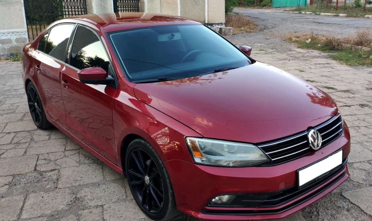 Срочно продам volkswagen jetta, 2016 года. объем 1,4, кпп - автомат 6-ти ступенчатый, обычный, не dsg, цена 1,140 млн. руб. , торг. пробег 114 тыс. км. салон в хорошем состоянии, кондиционер, камера заднего вида, авто очень экономичен, электростеклоподъемники, подогрев заднего стекла, магнитола, новая резина, детально по телефону +79493202480, +79493560528 - фотография - 2