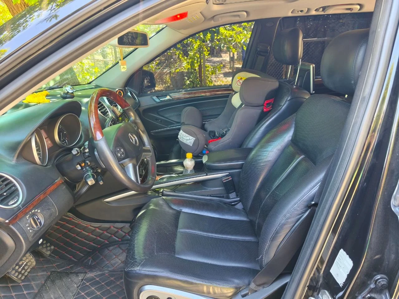 Срочно продаётся хороший семейный автомобиль. mercedes gl 500, 2008 года в рестайлинге, бензиновый двигатель v5.полностью на ходу. осмотр в донецке. возможен небольшой торг +79496288575 - фотография - 4