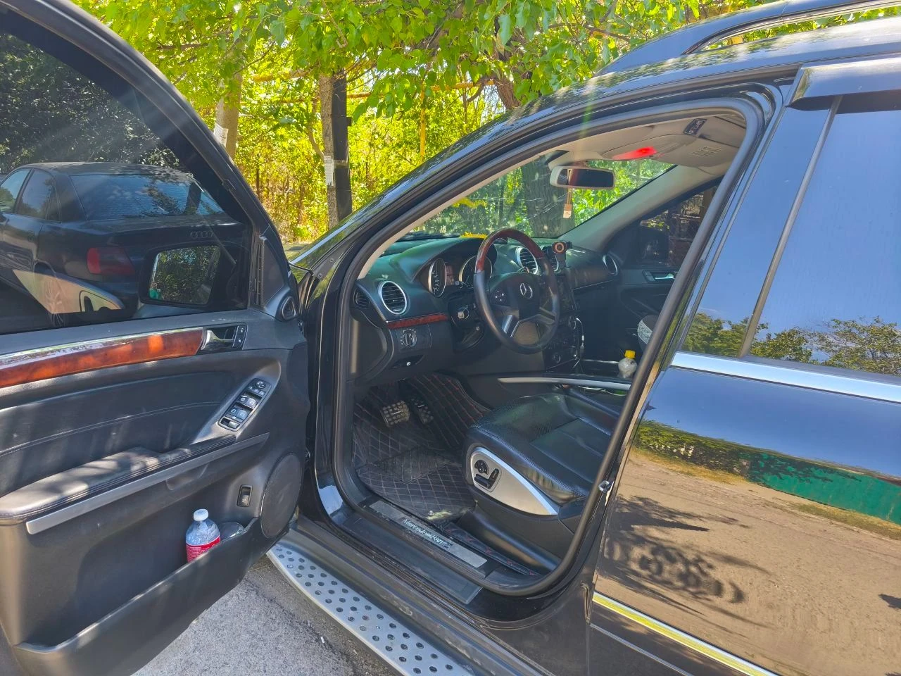 Срочно продаётся хороший семейный автомобиль. mercedes gl 500, 2008 года в рестайлинге, бензиновый двигатель v5.полностью на ходу. осмотр в донецке. возможен небольшой торг +79496288575 - фотография - 5
