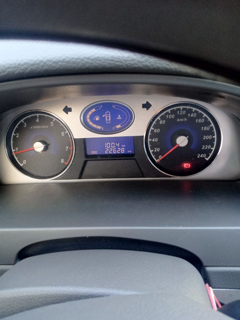 Джили эм гранд 2012 г 1.8 мех пробег 23000 тыс стоит новая летняя резина, есть новая зимняя. пробег... - фотография