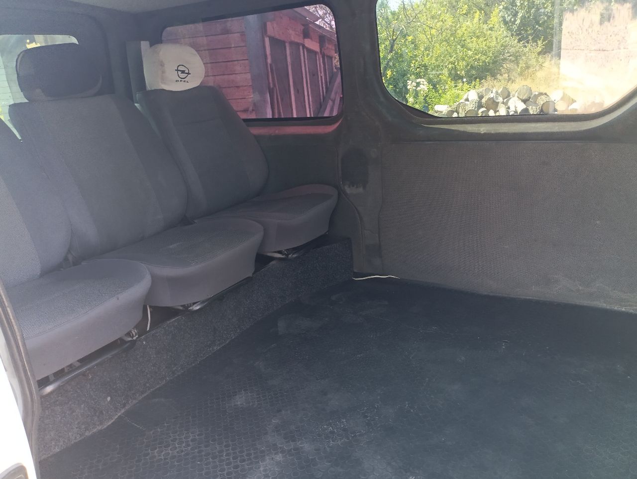 Продам буса в хорошем состоянии, опель виваро,2006 года пасажир 7+1.9 дизель, машина обслужена и готова работать ехать на любые расстояния, новое масло в двигателе новые фарсунки, двигатель работает идеально, не каптит не дымит, коробка 6 ступка без вопросов, ходовая на отлично, кузов весь целый оцинкованный, два комплекта резины зима лето, салон ухоженный, комплектация гур, электоростеклоподъёмники, кондёр, подогрев передних сидений, электро зеркала, по документам оформлена на 5 лет дорогая страховка может по ней ездить каждый водитель, цена 1 🍋 150 торг уместен. +79497132180 - фотография - 12