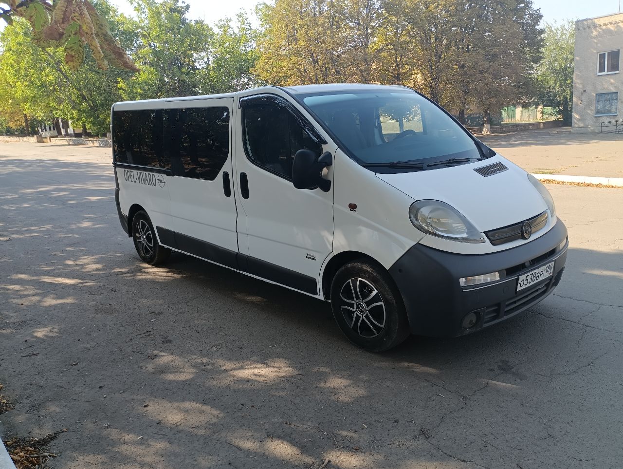 Продам буса в хорошем состоянии, опель виваро,2006 года пасажир 7+1.9 дизель, машина обслужена и готова работать ехать на любые расстояния, новое масло в двигателе новые фарсунки, двигатель работает идеально, не каптит не дымит, коробка 6 ступка без вопросов, ходовая на отлично, кузов весь целый оцинкованный, два комплекта резины зима лето, салон ухоженный, комплектация гур, электоростеклоподъёмники, кондёр, подогрев передних сидений, электро зеркала, по документам оформлена на 5 лет дорогая страховка может по ней ездить каждый водитель, цена 1 🍋 150 торг уместен. +79497132180 - фотография - 8