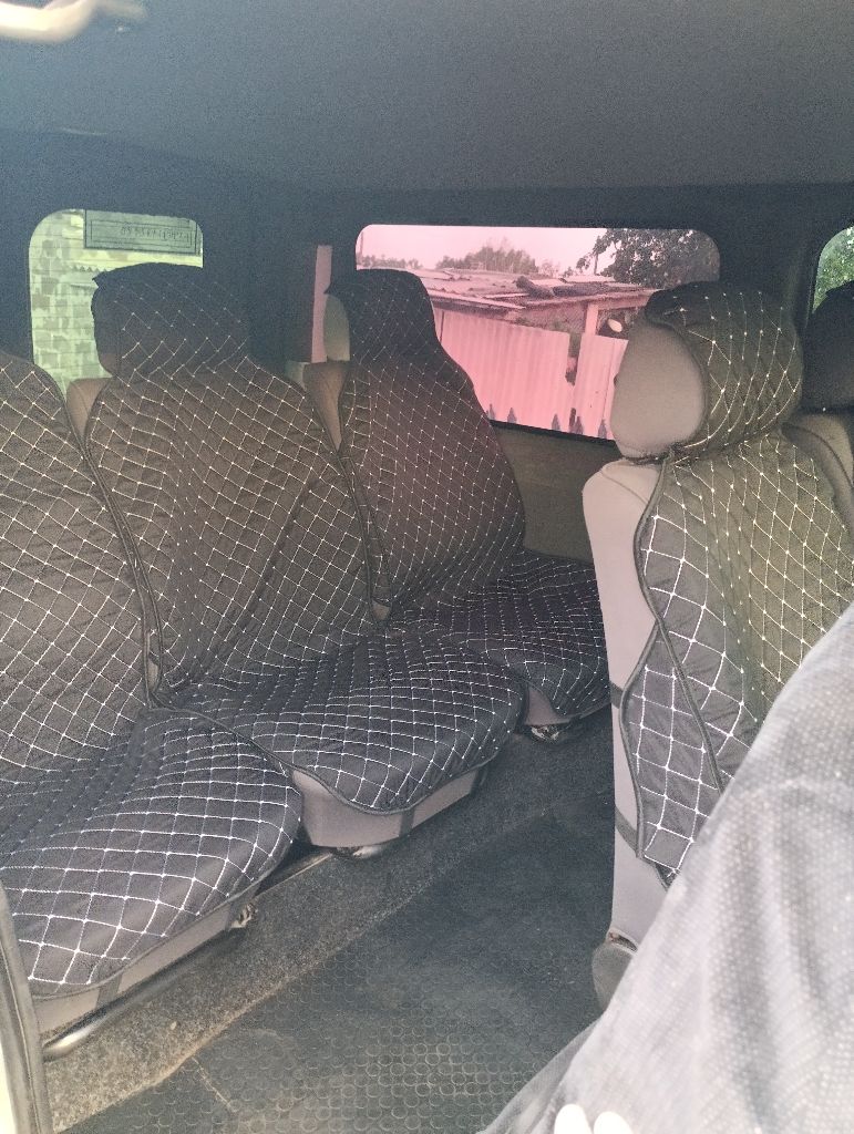 Продам буса в хорошем состоянии, опель виваро,2006 года пасажир 7+1.9 дизель, машина обслужена и готова работать ехать на любые расстояния, новое масло в двигателе новые фарсунки, двигатель работает идеально, не каптит не дымит, коробка 6 ступка без вопросов, ходовая на отлично, кузов весь целый оцинкованный, два комплекта резины зима лето, салон ухоженный, комплектация гур, электоростеклоподъёмники, кондёр, подогрев передних сидений, электро зеркала, по документам оформлена на 5 лет дорогая страховка может по ней ездить каждый водитель, цена 1 🍋 150 торг уместен. +79497132180 - фотография - 16