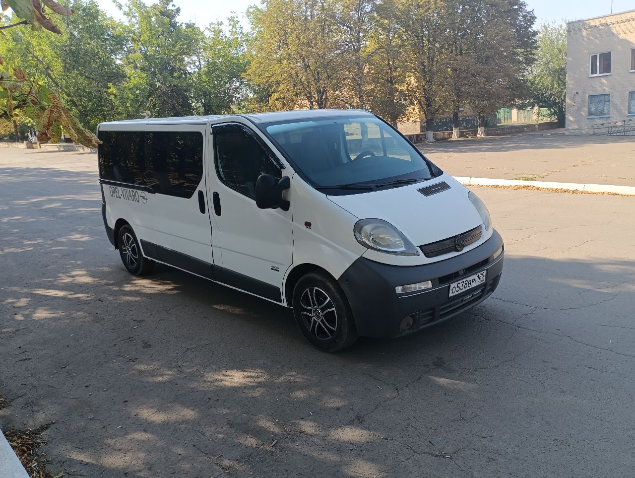 Продам буса в хорошем состоянии, опель виваро,2006 года пасажир 7+1.9 дизель, машина обслужена и гот... - фотография