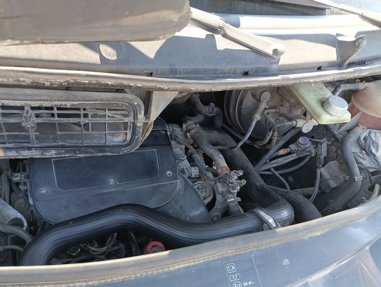 Продам буса в хорошем состоянии, опель виваро,2006 года пасажир 7+1.9 дизель, машина обслужена и готова работать ехать на любые расстояния, новое масло в двигателе новые фарсунки, двигатель работает идеально, не каптит не дымит, коробка 6 ступка без вопросов, ходовая на отлично, кузов весь целый оцинкованный, два комплекта резины зима лето, салон ухоженный, комплектация гур, электоростеклоподъёмники, кондёр, подогрев передних сидений, электро зеркала, по документам оформлена на 5 лет дорогая страховка может по ней ездить каждый водитель, цена 1 🍋 150 торг уместен. +79497132180 - фотография - 13