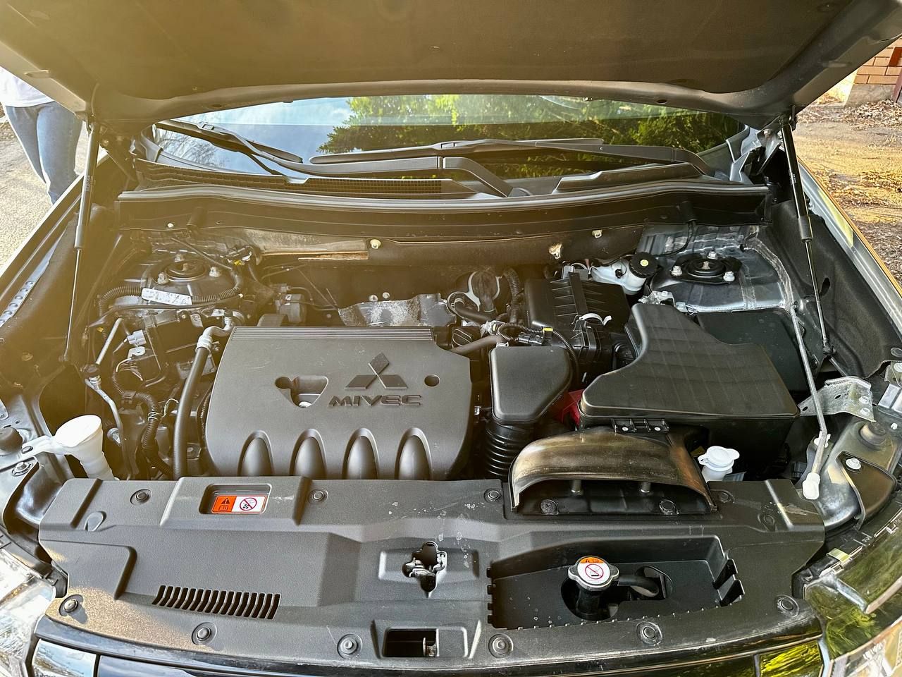 Продам mitsubishi outlander, 12/2018, 2.4 л. , полный привод. машина своевременно обслуживалась. есть все выписки с сто с момента пригона. дополнительно установлена мультимедийная система teyes cc3 2k 6/128гб 9 дюймов c системой кругового обзора и камерами 360. выполнена профессиональная шумо и виброизоляция дверей и капота. штатные динамики заменены на урал-74с. м. установлены led противотуманные фары с переключением на дальний свет. в прошлом году произведена антикоррозийная обработка кузова. автомобиль оснащен всеми удобствами для привередливого автолюбителя: датчики слепых зон, люк, комбинированный салон из кожи и алькантары, черный потолок, датчики давления шин, 3 ряд сидений. реальному покупателю отдам комплект зимней резины (использовалась 1 сезон) bridgestone blizzak dm-v3. пробег: 97 300 км. тел/tg: +79492103818 цена: 2 100 000 рублей. - фотография - 10