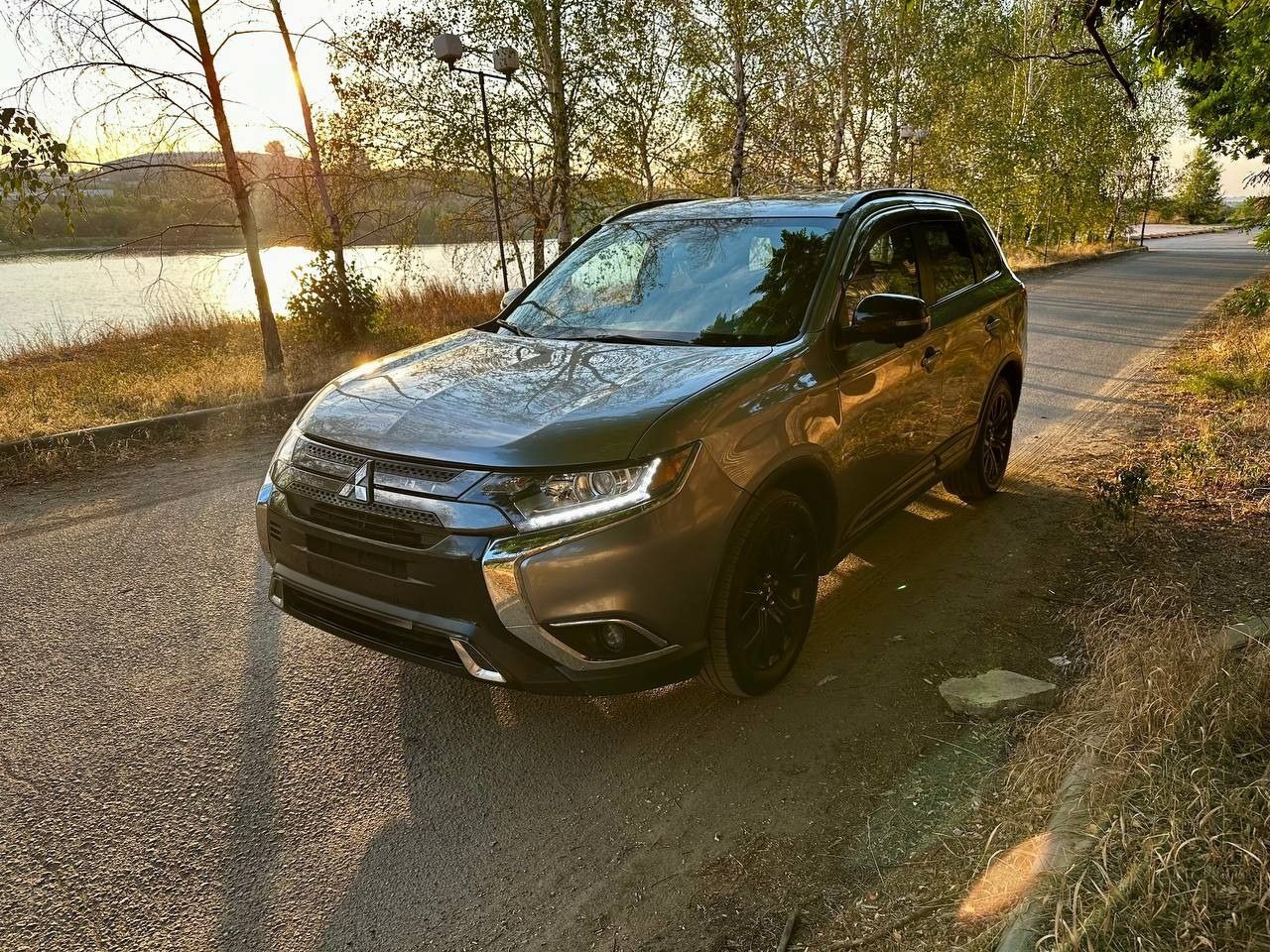 Продам mitsubishi outlander, 12/2018, 2.4 л. , полный привод. машина своевременно обслуживалась. ест... - фотография