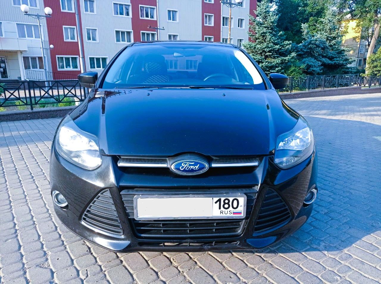 Автомобиль в донецке (днр). ford focus iii, 2012, объём 2,0л, бензин, акп, пробег 204000. только в хорошие руки, в пользовании 7 лет. всегда обслуживалась с любовью у профессионального мастера с золотыми руками. по происхождению американка, не была подвержена ударам, в родном окрасе, без ржавчины, есть небольшие царапины на заднем правом крыле, видны на фото, поцарапали на парковке. на быстрый, лёгкий, динамичный ход не влияет. полностью обслужена, за период пользования ни разу не доливала масло, двигатель в идеальном состоянии. была произведена замена: топливная станция (2020г. ); сцепление (175.000км); рулевая рейка (200 000). коробка идеальна, замена масла каждые 50 тысяч. имеется подтверждающая документация. передние фары заменены в 2023г. (имеются оригинальные - отдам в подарок, исправны, под шлифовку). оптика хорошая, на дальний свет установлены led. в 2024 году установлена новая магнитола (android), камера заднего вида. круиз контроль. чистый светлый салон. передние сиденья в vip чехлах. свежие коврики. просторный багажник. цена 1 000 000 руб. цену считаю объективной. быстрым будут подарки (зимняя резина, новые колодки, топливная станция б/у в рабочем состоянии, может ещё что-то вспомню). причина продажи - купила машину повыше. +7-918-572-90-27 (тлг) - фотография - 13