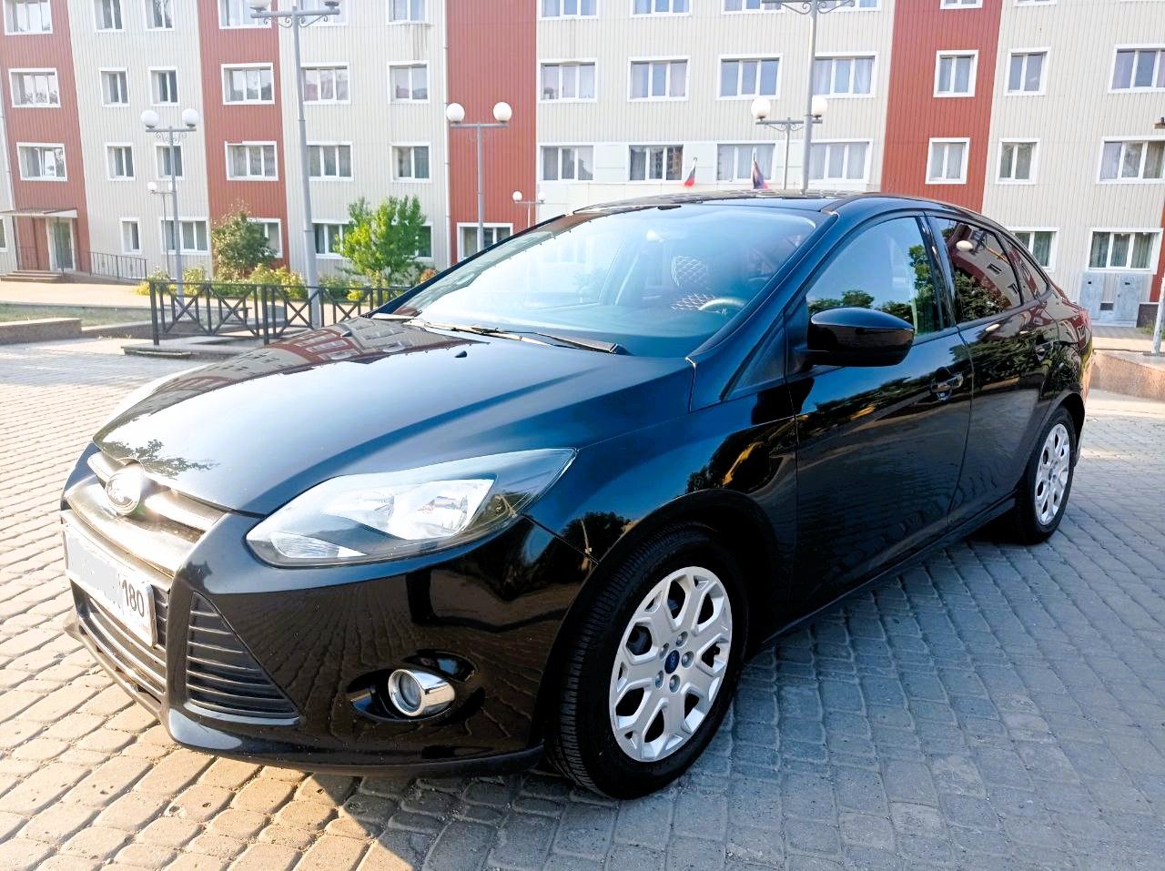 Автомобиль в донецке (днр). ford focus iii, 2012, объём 2,0л, бензин, акп, пробег 204000. только в хорошие руки, в пользовании 7 лет. всегда обслуживалась с любовью у профессионального мастера с золотыми руками. по происхождению американка, не была подвержена ударам, в родном окрасе, без ржавчины, есть небольшие царапины на заднем правом крыле, видны на фото, поцарапали на парковке. на быстрый, лёгкий, динамичный ход не влияет. полностью обслужена, за период пользования ни разу не доливала масло, двигатель в идеальном состоянии. была произведена замена: топливная станция (2020г. ); сцепление (175.000км); рулевая рейка (200 000). коробка идеальна, замена масла каждые 50 тысяч. имеется подтверждающая документация. передние фары заменены в 2023г. (имеются оригинальные - отдам в подарок, исправны, под шлифовку). оптика хорошая, на дальний свет установлены led. в 2024 году установлена новая магнитола (android), камера заднего вида. круиз контроль. чистый светлый салон. передние сиденья в vip чехлах. свежие коврики. просторный багажник. цена 1 000 000 руб. цену считаю объективной. быстрым будут подарки (зимняя резина, новые колодки, топливная станция б/у в рабочем состоянии, может ещё что-то вспомню). причина продажи - купила машину повыше. +7-918-572-90-27 (тлг) - фотография - 5