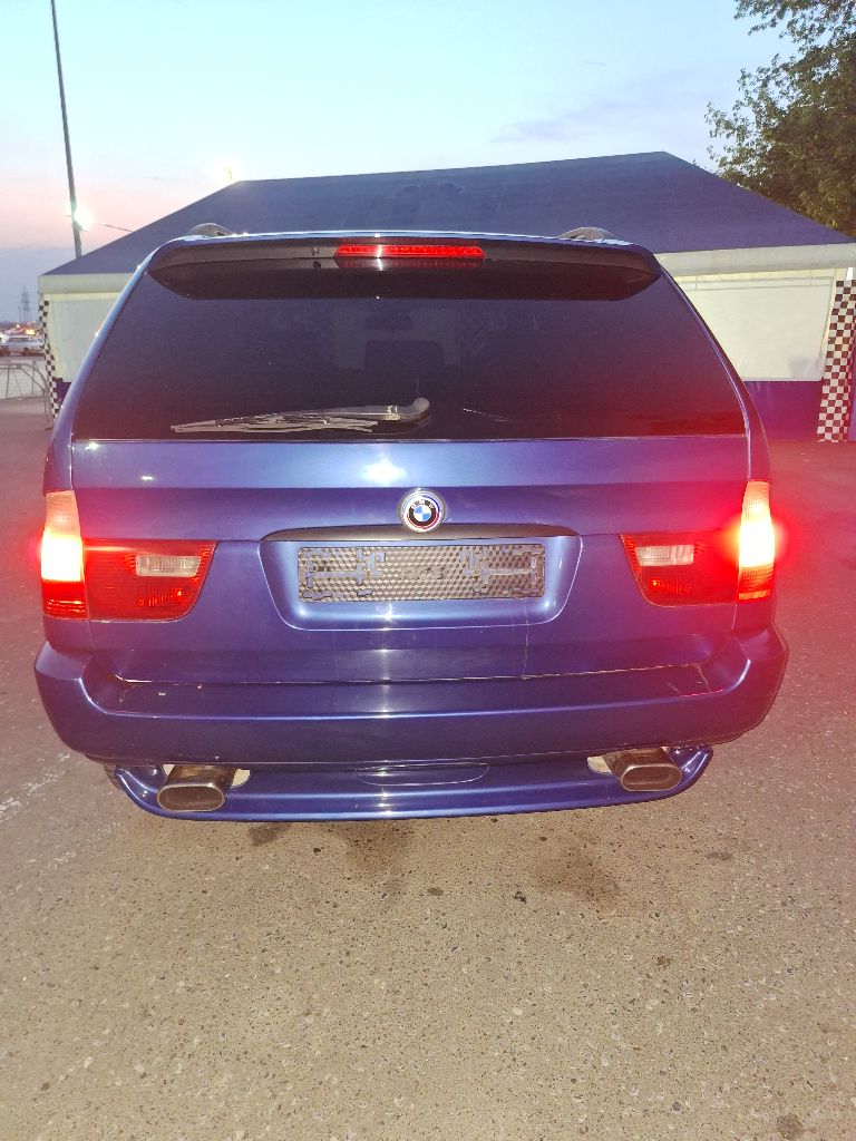 Bmw x5 3.0 пробег : 392.000км цена : 870.000 год: 2002 номер телефона : +79493528950 место осмотра : донецк и могу выехать в ростов продаю х5, хочу себе седан. .. мотор обслужил(писать много расскажу по телефону), акпп обслужил, ходовая нормально (стучит передняя левая опора амортизатора) и сделать развал-схождение ! стоят bi-led и led глазки (светят ярко). андроид магнитола люк работает во всех положениях, дренкжи почищены (не течет) тормоза обслужены, на приборке горит brake, сзади нет датчика износа колодок(не поставил) состояние сел и поехал ! подробно по телефону - фотография - 3