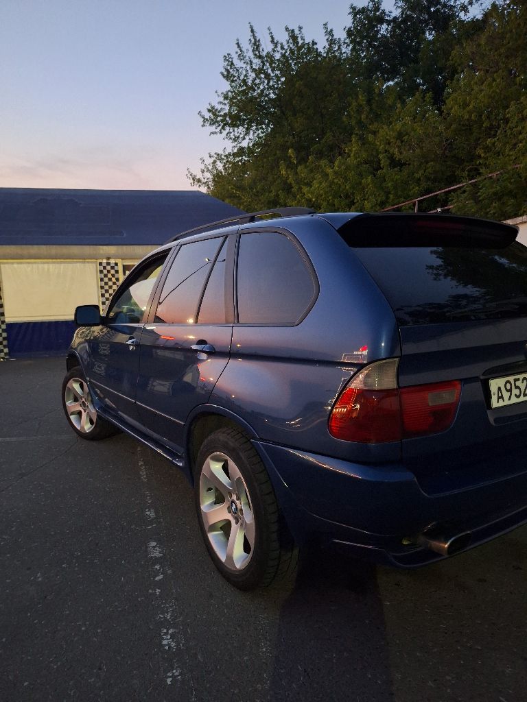 Bmw x5 3.0 пробег : 392.000км цена : 870.000 год: 2002 номер телефона : +79493528950 место осмотра : донецк и могу выехать в ростов продаю х5, хочу себе седан. .. мотор обслужил(писать много расскажу по телефону), акпп обслужил, ходовая нормально (стучит передняя левая опора амортизатора) и сделать развал-схождение ! стоят bi-led и led глазки (светят ярко). андроид магнитола люк работает во всех положениях, дренкжи почищены (не течет) тормоза обслужены, на приборке горит brake, сзади нет датчика износа колодок(не поставил) состояние сел и поехал ! подробно по телефону - фотография - 4