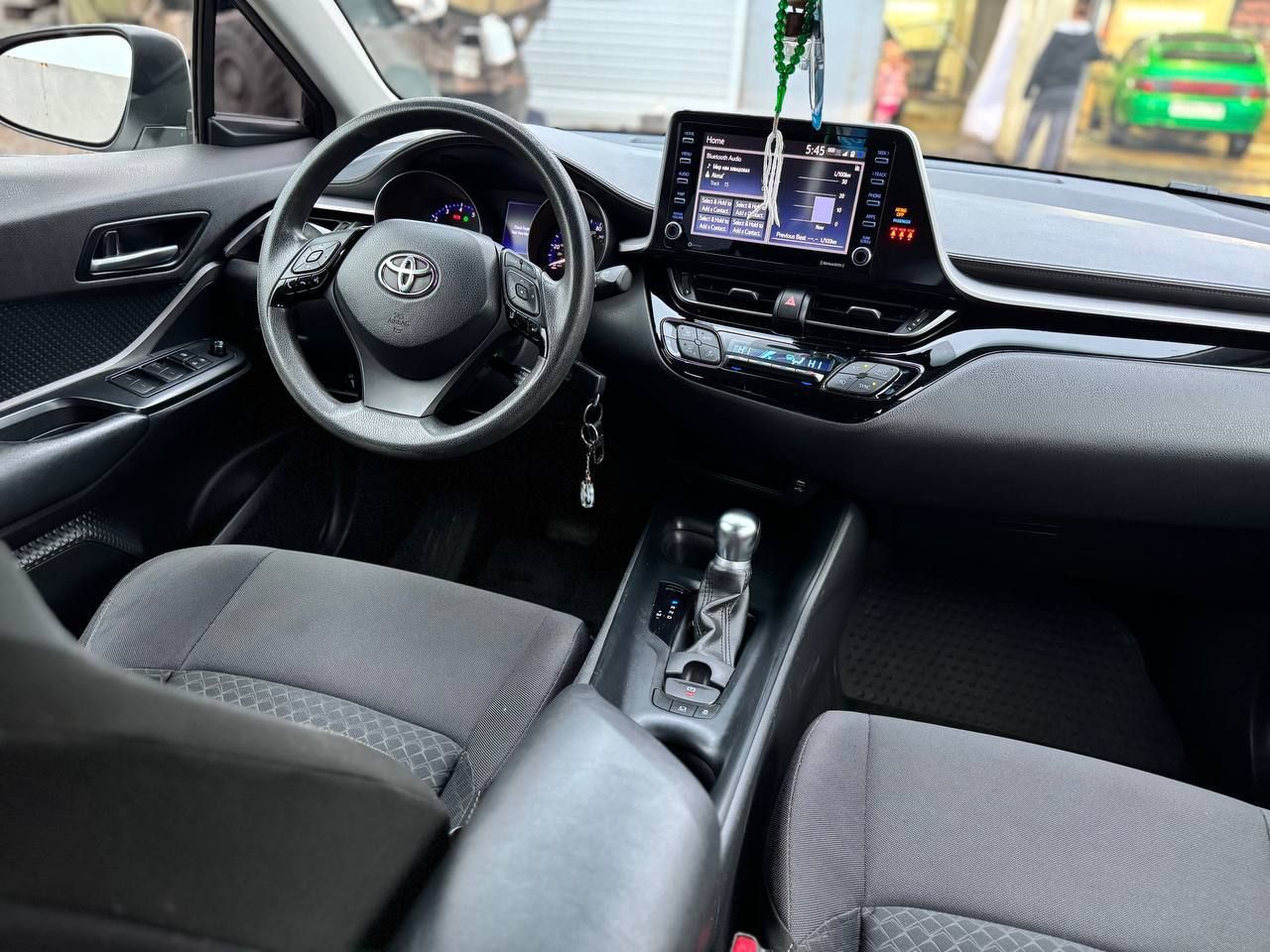 Продам toyota c-hr✅ собственник 2020 год пробег 61 000 км 1 хозяин в птс 2 литра бензин комплектация 🔥🔥🔥двухзонный климат-контроль, электро усилитель руля, камера заднего вида, abs, ebd, esp, системы bsm, rcta, airbag, мультируль, адаптивный круиз контроль, удержание в полосе, дистроник, датчик сближения, датчики слепых зон, hold режим, 3 режима вождения, противотуманные фары, датчик света, 4 стеклоподъемника, электроподогрев зеркал, обогрев заднего стекла, штатная сенсорная мультимедиа с bluetooth, carplay, usb, aux, авто в хорошем состоянии отличная музыка цена 2 200 000 тел: +7 (949) 635-01-10 - фотография - 7