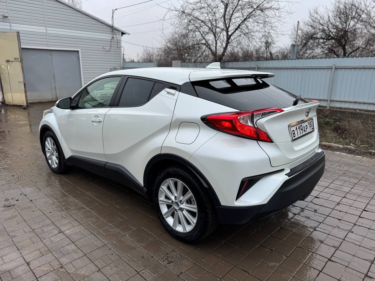 Продам toyota c-hr✅ собственник 2020 год пробег 61 000 км 1 хозяин в птс 2 литра бензин комплектация 🔥🔥🔥двухзонный климат-контроль, электро усилитель руля, камера заднего вида, abs, ebd, esp, системы bsm, rcta, airbag, мультируль, адаптивный круиз контроль, удержание в полосе, дистроник, датчик сближения, датчики слепых зон, hold режим, 3 режима вождения, противотуманные фары, датчик света, 4 стеклоподъемника, электроподогрев зеркал, обогрев заднего стекла, штатная сенсорная мультимедиа с bluetooth, carplay, usb, aux, авто в хорошем состоянии отличная музыка цена 2 200 000 тел: +7 (949) 635-01-10 - фотография - 5
