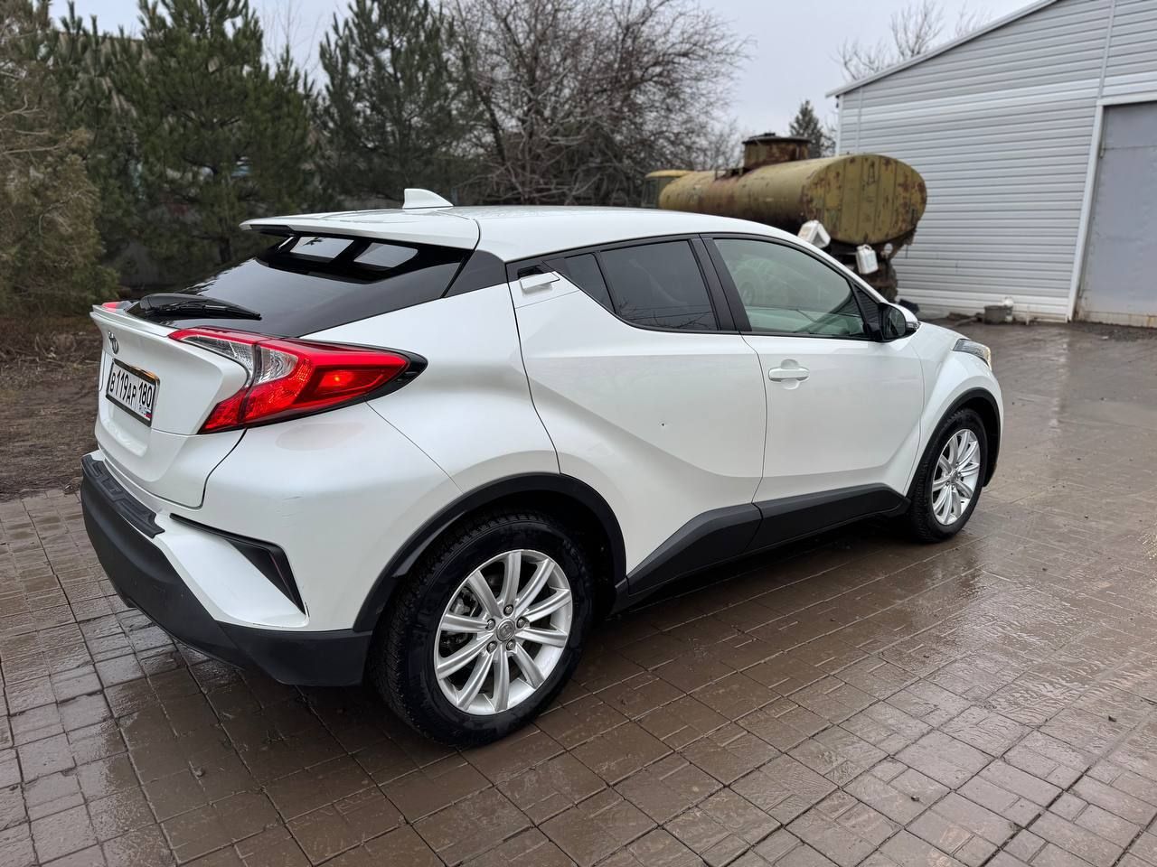 Продам toyota c-hr✅ собственник 2020 год пробег 61 000 км 1 хозяин в птс 2 литра бензин комплектация 🔥🔥🔥двухзонный климат-контроль, электро усилитель руля, камера заднего вида, abs, ebd, esp, системы bsm, rcta, airbag, мультируль, адаптивный круиз контроль, удержание в полосе, дистроник, датчик сближения, датчики слепых зон, hold режим, 3 режима вождения, противотуманные фары, датчик света, 4 стеклоподъемника, электроподогрев зеркал, обогрев заднего стекла, штатная сенсорная мультимедиа с bluetooth, carplay, usb, aux, авто в хорошем состоянии отличная музыка цена 2 200 000 тел: +7 (949) 635-01-10 - фотография - 6