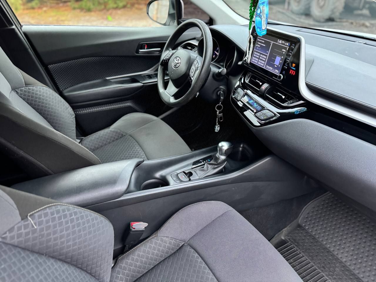 Продам toyota c-hr✅ собственник 2020 год пробег 61 000 км 1 хозяин в птс 2 литра бензин комплектация 🔥🔥🔥двухзонный климат-контроль, электро усилитель руля, камера заднего вида, abs, ebd, esp, системы bsm, rcta, airbag, мультируль, адаптивный круиз контроль, удержание в полосе, дистроник, датчик сближения, датчики слепых зон, hold режим, 3 режима вождения, противотуманные фары, датчик света, 4 стеклоподъемника, электроподогрев зеркал, обогрев заднего стекла, штатная сенсорная мультимедиа с bluetooth, carplay, usb, aux, авто в хорошем состоянии отличная музыка цена 2 200 000 тел: +7 (949) 635-01-10 - фотография - 8