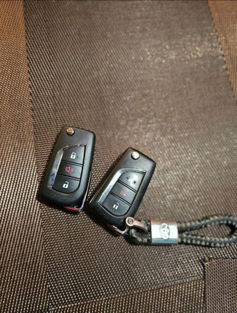 Продам тойота rav4 2021 полный привод двигатель 2.5 8 ступенчатый автомат пробег 38000 цена 3350000 торг. донецк. +79493162292 - фотография - 8