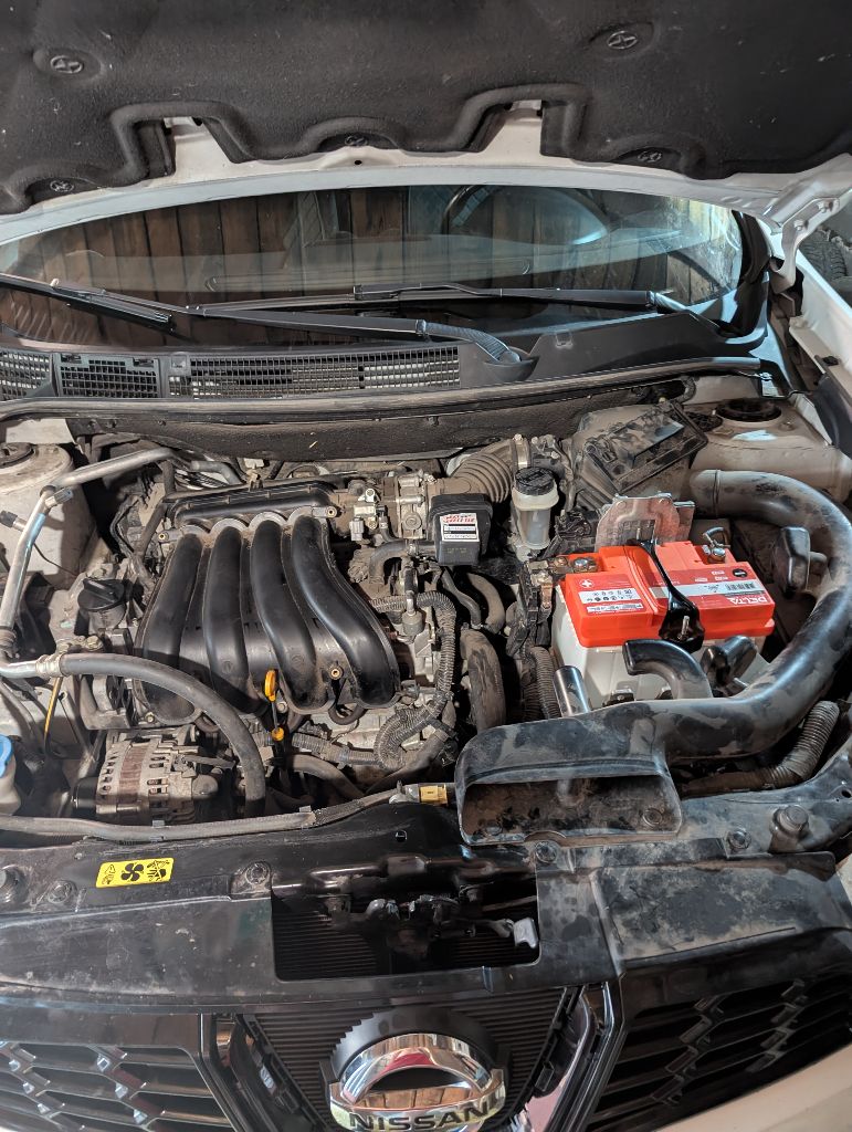 Продам свой автомобиль nissan qashqai ( рестайлинг) 2010 г. в., 2.0 (141 л. с.), кпп: m-cvt vin: sjnfbaj10u2130111 автомобиль в хорошем состоянии. юридически чист. собственник. автотека зеленая кузов оцинкованный, ржавчины, гнили нет птс оригинал без дтп, вся безопасность целая, оригинальная оригинальный пробег 213 445 км стекла родные, кроме лобового (заменено ввиду трещины) двигатель работает отлично, расхода масла нет, не стучит, не троит. коробка переключает без рывков и пинков, работает хорошо. 30.07.2025 заменено масло в двигателе и вариаторе со всеми фильтрами, заменен салонный фильтр. 01.08.2025 установлен новый agm аккумулятор. ранее заменены передняя стойка и ступица в сборе. ходовая часть в норме. комплектация acenta: 4 эл подъёмника; подогревы сидений и зеркал; климат-контроль двухзонный; круиз- контроль; кожаный руль; мультимедиа bluetooth/навигация ✅камера заднего вида ! ✅освещение ксенон (основной свет и птф) ✅ мультируль abc, esp салон тканевый, чистый, не порван. автомобиль приобретался для себя. продаю в связи возникшими форс мажорными обстоятельствами. донецк; иловайск цена: 990 000 руб. , торг реальному покупателю. обмен. тел +79493249946, владимир - фотография - 8