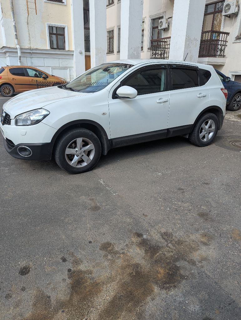 Продам свой автомобиль nissan qashqai ( рестайлинг) 2010 г. в., 2.0 (141 л. с.), кпп: m-cvt vin: sjnfbaj10u2130111 автомобиль в хорошем состоянии. юридически чист. собственник. автотека зеленая кузов оцинкованный, ржавчины, гнили нет птс оригинал без дтп, вся безопасность целая, оригинальная оригинальный пробег 213 445 км стекла родные, кроме лобового (заменено ввиду трещины) двигатель работает отлично, расхода масла нет, не стучит, не троит. коробка переключает без рывков и пинков, работает хорошо. 30.07.2025 заменено масло в двигателе и вариаторе со всеми фильтрами, заменен салонный фильтр. 01.08.2025 установлен новый agm аккумулятор. ранее заменены передняя стойка и ступица в сборе. ходовая часть в норме. комплектация acenta: 4 эл подъёмника; подогревы сидений и зеркал; климат-контроль двухзонный; круиз- контроль; кожаный руль; мультимедиа bluetooth/навигация ✅камера заднего вида ! ✅освещение ксенон (основной свет и птф) ✅ мультируль abc, esp салон тканевый, чистый, не порван. автомобиль приобретался для себя. продаю в связи возникшими форс мажорными обстоятельствами. донецк; иловайск цена: 990 000 руб. , торг реальному покупателю. обмен. тел +79493249946, владимир - фотография - 13
