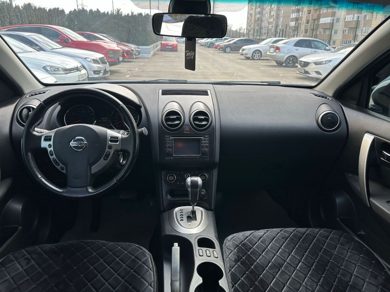 Продам свой автомобиль nissan qashqai ( рестайлинг) 2010 г. в., 2.0 (141 л. с.), кпп: m-cvt vin: sjnfbaj10u2130111 автомобиль в хорошем состоянии. юридически чист. собственник. автотека зеленая кузов оцинкованный, ржавчины, гнили нет птс оригинал без дтп, вся безопасность целая, оригинальная оригинальный пробег 213 445 км стекла родные, кроме лобового (заменено ввиду трещины) двигатель работает отлично, расхода масла нет, не стучит, не троит. коробка переключает без рывков и пинков, работает хорошо. 30.07.2025 заменено масло в двигателе и вариаторе со всеми фильтрами, заменен салонный фильтр. 01.08.2025 установлен новый agm аккумулятор. ранее заменены передняя стойка и ступица в сборе. ходовая часть в норме. комплектация acenta: 4 эл подъёмника; подогревы сидений и зеркал; климат-контроль двухзонный; круиз- контроль; кожаный руль; мультимедиа bluetooth/навигация ✅камера заднего вида ! ✅освещение ксенон (основной свет и птф) ✅ мультируль abc, esp салон тканевый, чистый, не порван. автомобиль приобретался для себя. продаю в связи возникшими форс мажорными обстоятельствами. донецк; иловайск цена: 990 000 руб. , торг реальному покупателю. обмен. тел +79493249946, владимир - фотография - 9
