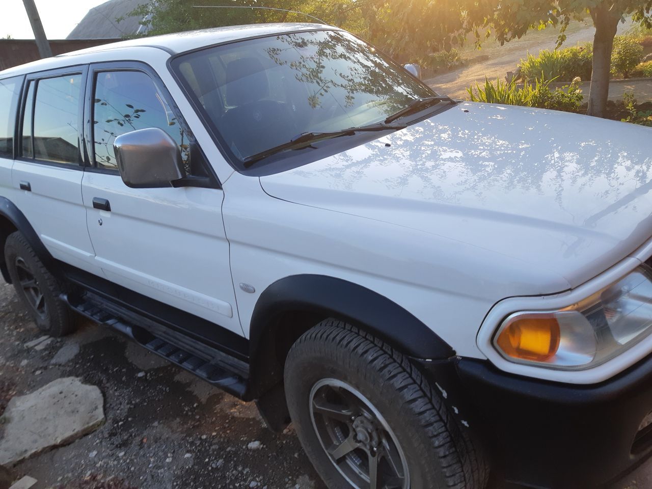 Продам мицубиси педжеро спорт.260т. пробег.2006год. машина в хорошем состоянии. новая резина, новый акб. установлен газ. прошу800000тр телефон+79494164523 - фотография - 3