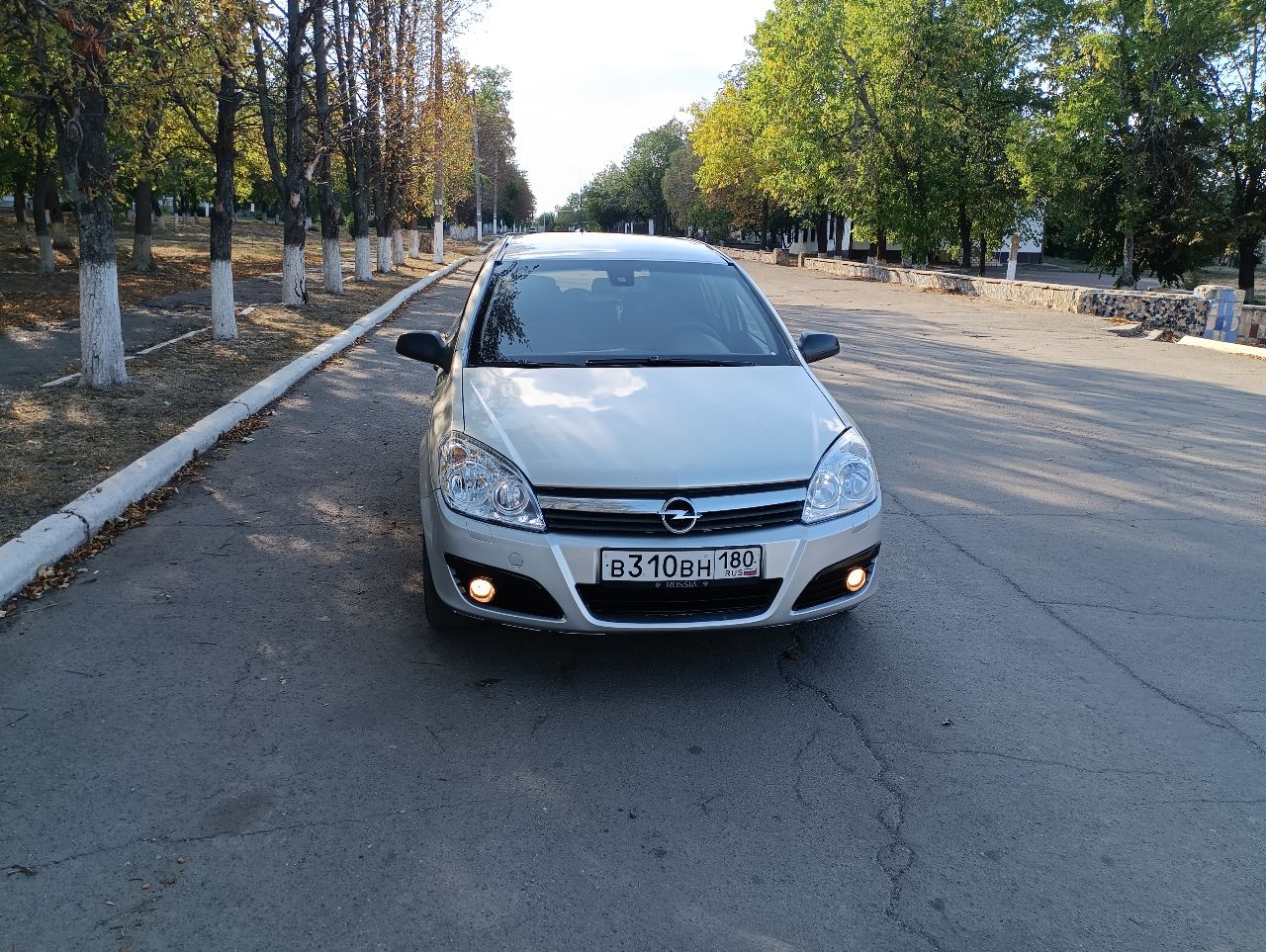 Продам опель астра универсал,2007 год 1.6 самый простой без всякой хрени, машина в хорошем состоянии, без вложений кузов весь целый оцинкованный, матор коробка без вопросов, ходовая в отличном состоянии не гремит не гудит не скрипит в ходу мягкая, резина зима, салон ухоженный, комплектация гур электоростеклоподъёмники кондёр заправлен дует хорошо электро зеркала круиз контроль музыка не плохая, вместительный багажник по документам я владелец цена 520₽ торг. - фотография - 12