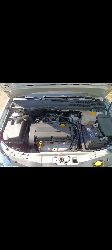 Продам опель астра универсал,2007 год 1.6 самый простой без всякой хрени, машина в хорошем состоянии, без вложений кузов весь целый оцинкованный, матор коробка без вопросов, ходовая в отличном состоянии не гремит не гудит не скрипит в ходу мягкая, резина зима, салон ухоженный, комплектация гур электоростеклоподъёмники кондёр заправлен дует хорошо электро зеркала круиз контроль музыка не плохая, вместительный багажник по документам я владелец цена 520₽ торг. - фотография - 9