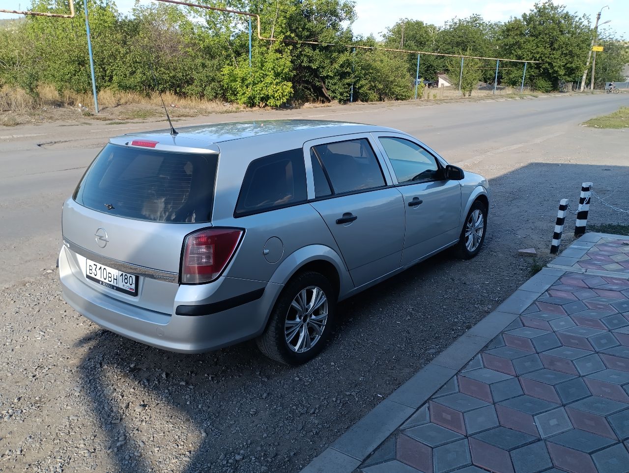 Продам опель астра универсал,2007 год 1.6 самый простой без всякой хрени, машина в хорошем состоянии, без вложений кузов весь целый оцинкованный, матор коробка без вопросов, ходовая в отличном состоянии не гремит не гудит не скрипит в ходу мягкая, резина зима, салон ухоженный, комплектация гур электоростеклоподъёмники кондёр заправлен дует хорошо электро зеркала круиз контроль музыка не плохая, вместительный багажник по документам я владелец цена 520₽ торг. - фотография - 16