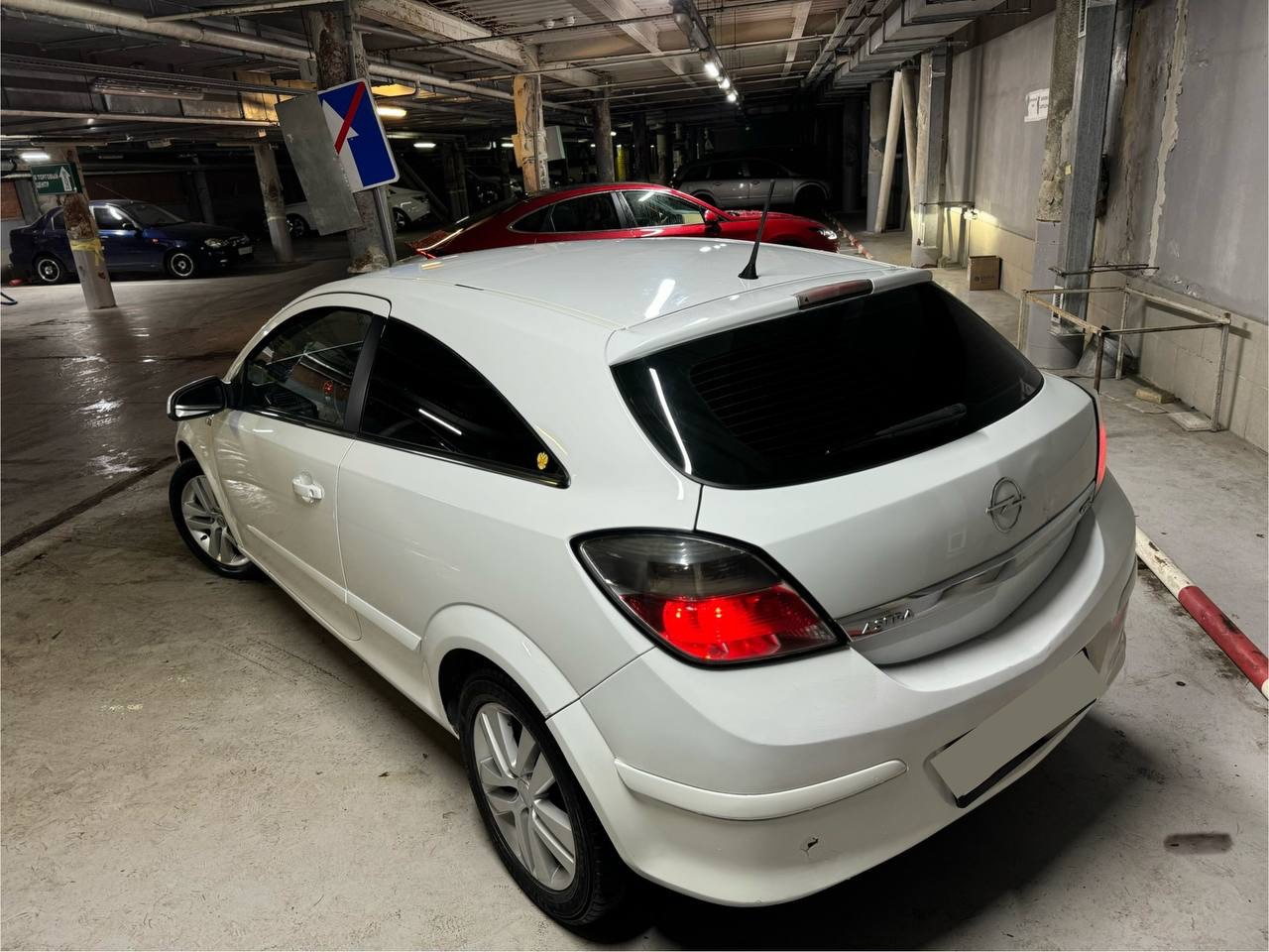 🚀 продам opel astra gtc 2008 года объём:1.8 авто в хорошем состоянии двигатель не троит, не дымит работает ровно кпп не пинает работает отлично авто сел и поехал вложений никаких не требует 📝авто в хорошей комплектации ✅подогрев сидений ✅кондиционер ✅салон в хорошем состоянии ✅электро зеркала ✅авто свет ✅мультируль ✅центральный замок 🔊 хорошая музыка играет отлично 🇷🇺учет рф 📄с документами полный порядок любое переоформление на вас 🌍 осмотр донецк-макеевка остальные вопросы по телефону 📲- +7 949 607-26-37 💸-цена: 470к₽ (торг) срочно - фотография - 3