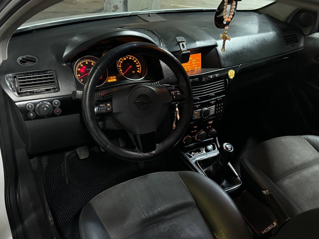 🚀 продам opel astra gtc 2008 года объём:1.8 авто в хорошем состоянии двигатель не троит, не дымит работает ровно кпп не пинает работает отлично авто сел и поехал вложений никаких не требует 📝авто в хорошей комплектации ✅подогрев сидений ✅кондиционер ✅салон в хорошем состоянии ✅электро зеркала ✅авто свет ✅мультируль ✅центральный замок 🔊 хорошая музыка играет отлично 🇷🇺учет рф 📄с документами полный порядок любое переоформление на вас 🌍 осмотр донецк-макеевка остальные вопросы по телефону 📲- +7 949 607-26-37 💸-цена: 470к₽ (торг) срочно - фотография - 6