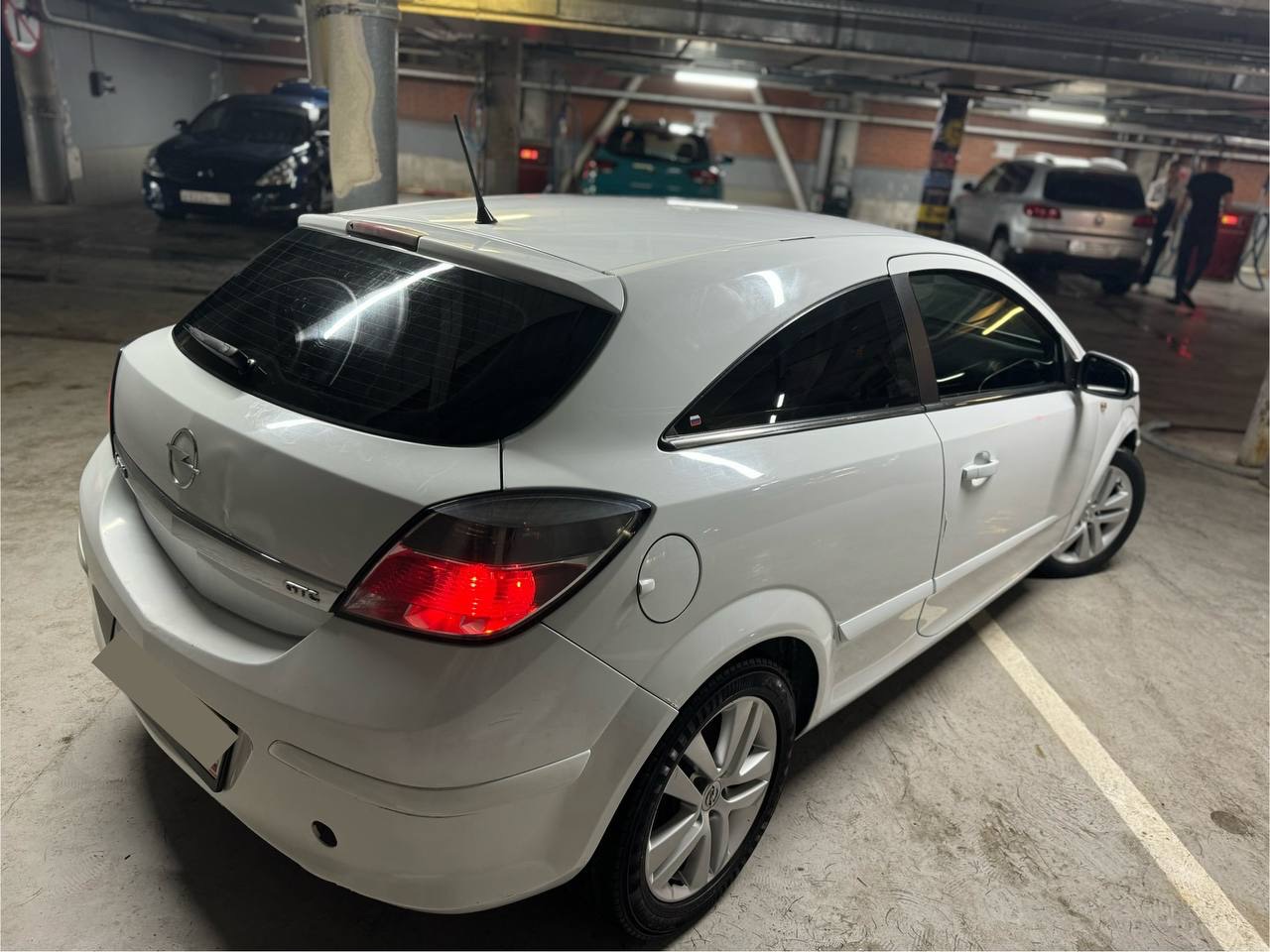 🚀 продам opel astra gtc 2008 года объём:1.8 авто в хорошем состоянии двигатель не троит, не дымит работает ровно кпп не пинает работает отлично авто сел и поехал вложений никаких не требует 📝авто в хорошей комплектации ✅подогрев сидений ✅кондиционер ✅салон в хорошем состоянии ✅электро зеркала ✅авто свет ✅мультируль ✅центральный замок 🔊 хорошая музыка играет отлично 🇷🇺учет рф 📄с документами полный порядок любое переоформление на вас 🌍 осмотр донецк-макеевка остальные вопросы по телефону 📲- +7 949 607-26-37 💸-цена: 470к₽ (торг) срочно - фотография - 4