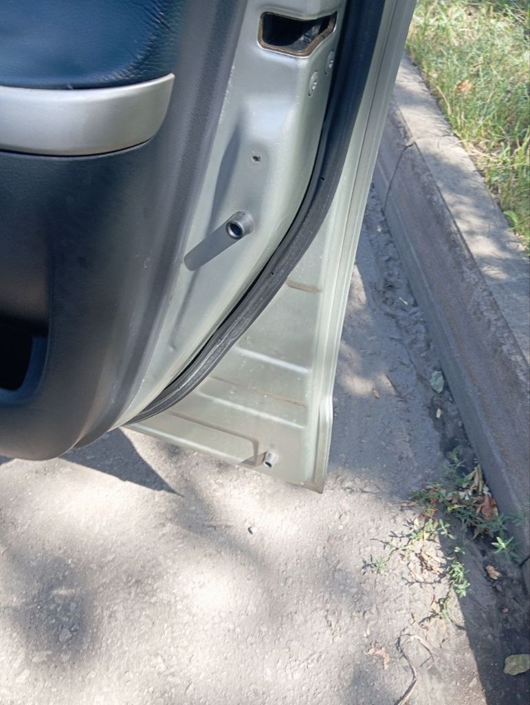 Продаю тоyota (тойота) corolla verso 2 2005 г. в. дизель 2 л. 268 тыс. пробег. не пригон. я хозяин,... - фотография