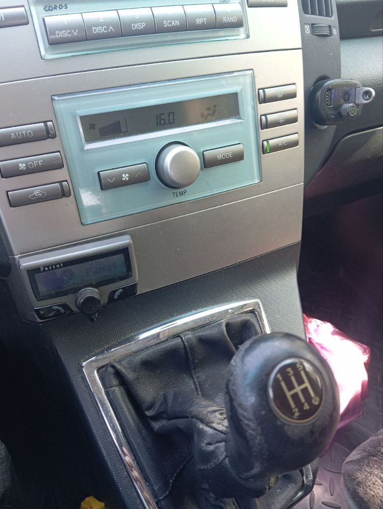 Продаю тоyota (тойота) corolla verso 2 2005 г. в. дизель 2 л. 268 тыс. пробег. не пригон. я хозяин, единственная запись в птс. настоящий японец, приемистый очень резвый. оцинкованный кузов. двигатель, не дымит масло не расходует. климат контроль, работает идеально. два комплекта резины на дисках. хороший свет, музыка. настоящий минивен. при разложенных задних сидениях получается ровный пол. ложится в длину взрослый человек. вмещается 18 банановых ящиков. в машине работает каждая кнопка. у меня около года, продаю в связи с покупкой другого авто. цена вопроса 800 тыс. р. машина в донецке. тел. +7949 348 0078 - фотография - 23