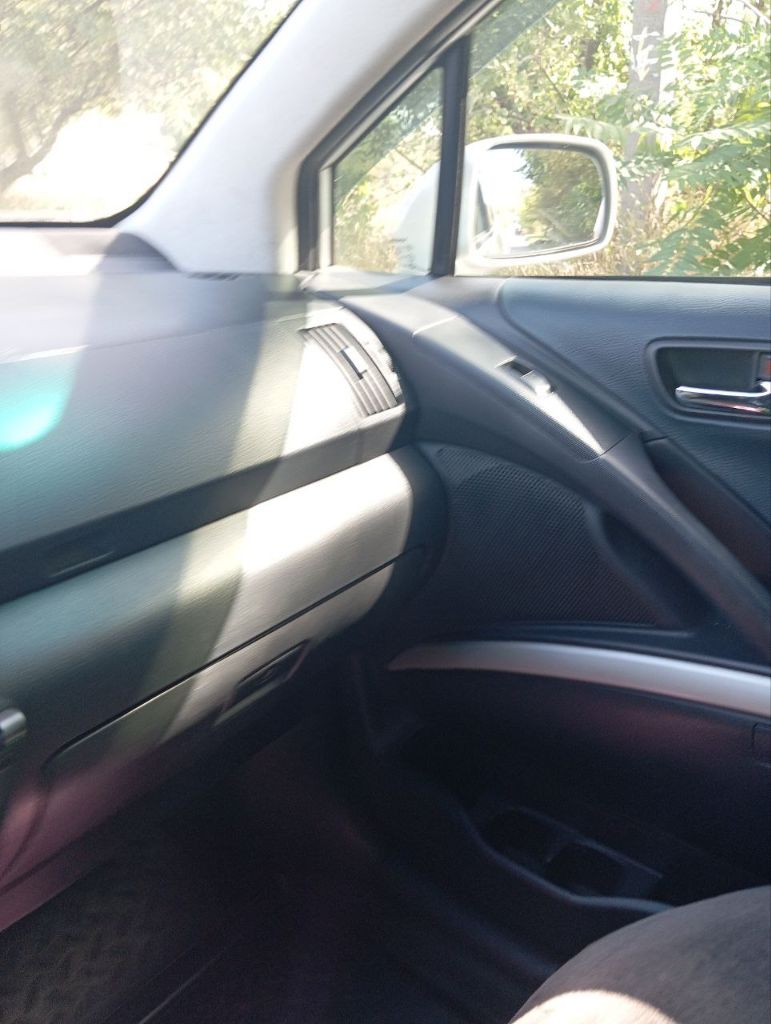 Продаю тоyota (тойота) corolla verso 2 2005 г. в. дизель 2 л. 268 тыс. пробег. не пригон. я хозяин, единственная запись в птс. настоящий японец, приемистый очень резвый. оцинкованный кузов. двигатель, не дымит масло не расходует. климат контроль, работает идеально. два комплекта резины на дисках. хороший свет, музыка. настоящий минивен. при разложенных задних сидениях получается ровный пол. ложится в длину взрослый человек. вмещается 18 банановых ящиков. в машине работает каждая кнопка. у меня около года, продаю в связи с покупкой другого авто. цена вопроса 800 тыс. р. машина в донецке. тел. +7949 348 0078 - фотография - 22