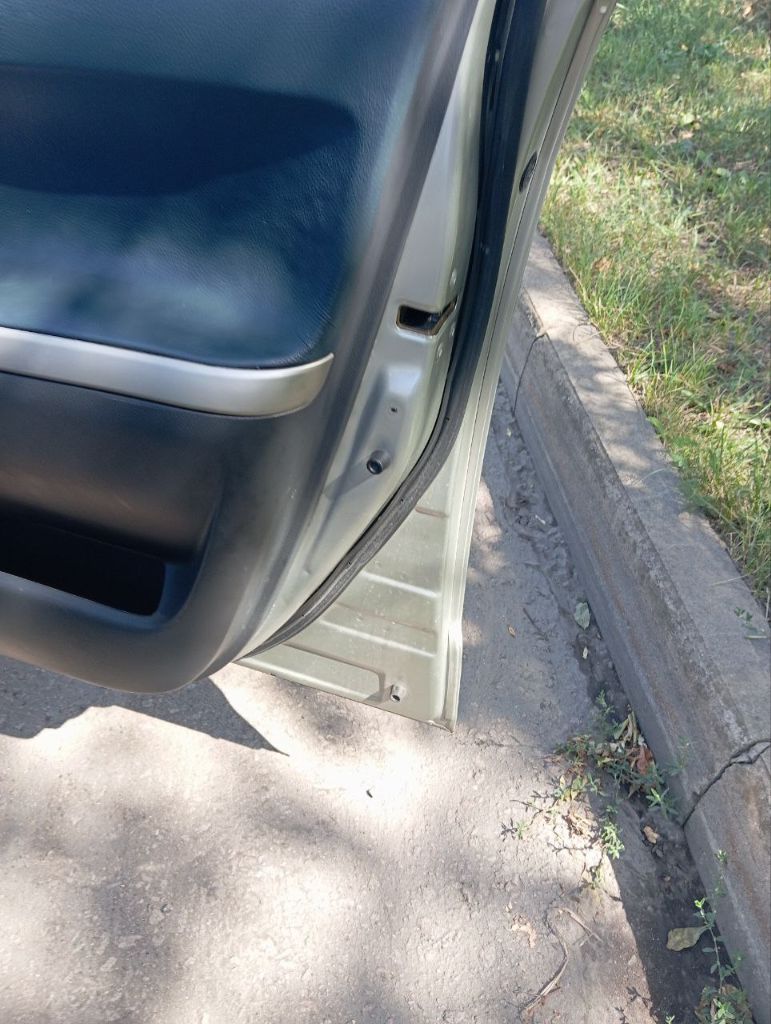 Продаю тоyota (тойота) corolla verso 2 2005 г. в. дизель 2 л. 268 тыс. пробег. не пригон. я хозяин, единственная запись в птс. настоящий японец, приемистый очень резвый. оцинкованный кузов. двигатель, не дымит масло не расходует. климат контроль, работает идеально. два комплекта резины на дисках. хороший свет, музыка. настоящий минивен. при разложенных задних сидениях получается ровный пол. ложится в длину взрослый человек. вмещается 18 банановых ящиков. в машине работает каждая кнопка. у меня около года, продаю в связи с покупкой другого авто. цена вопроса 800 тыс. р. машина в донецке. тел. +7949 348 0078 - фотография - 2