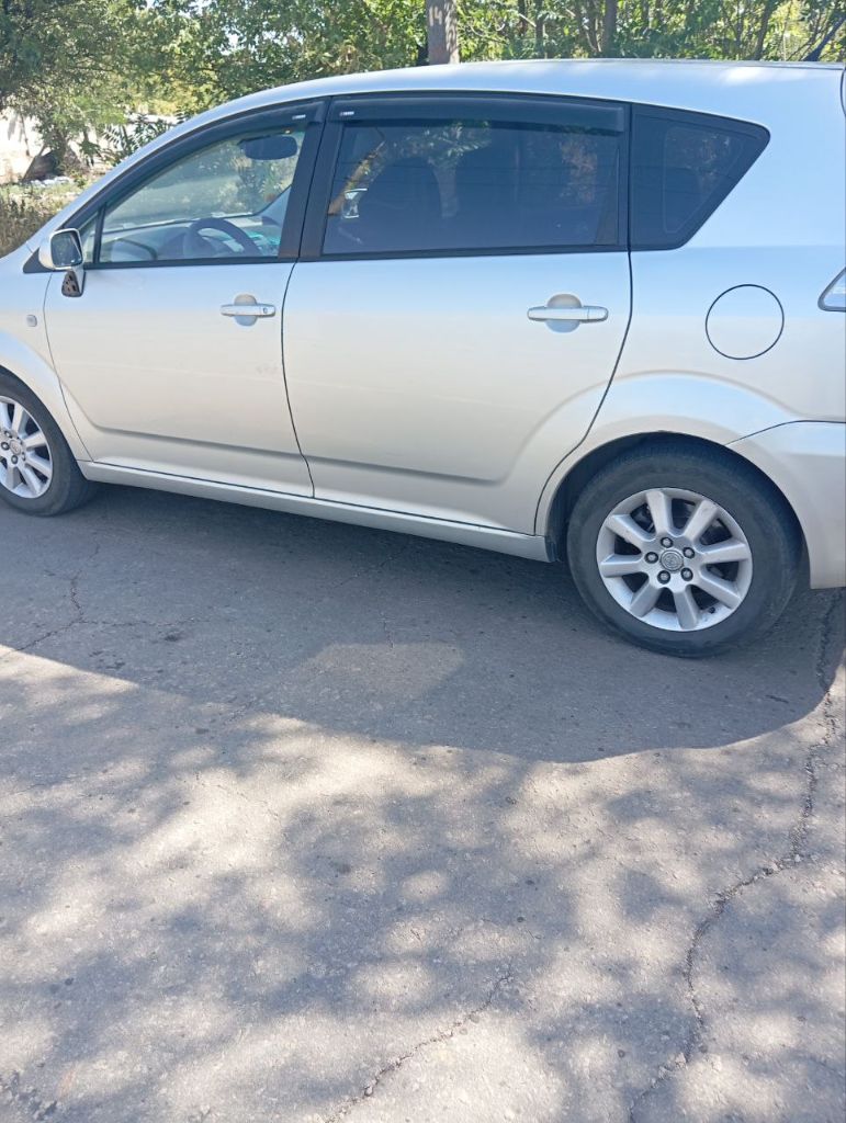 Продаю тоyota (тойота) corolla verso 2 2005 г. в. дизель 2 л. 268 тыс. пробег. не пригон. я хозяин, единственная запись в птс. настоящий японец, приемистый очень резвый. оцинкованный кузов. двигатель, не дымит масло не расходует. климат контроль, работает идеально. два комплекта резины на дисках. хороший свет, музыка. настоящий минивен. при разложенных задних сидениях получается ровный пол. ложится в длину взрослый человек. вмещается 18 банановых ящиков. в машине работает каждая кнопка. у меня около года, продаю в связи с покупкой другого авто. цена вопроса 800 тыс. р. машина в донецке. тел. +7949 348 0078 - фотография - 6