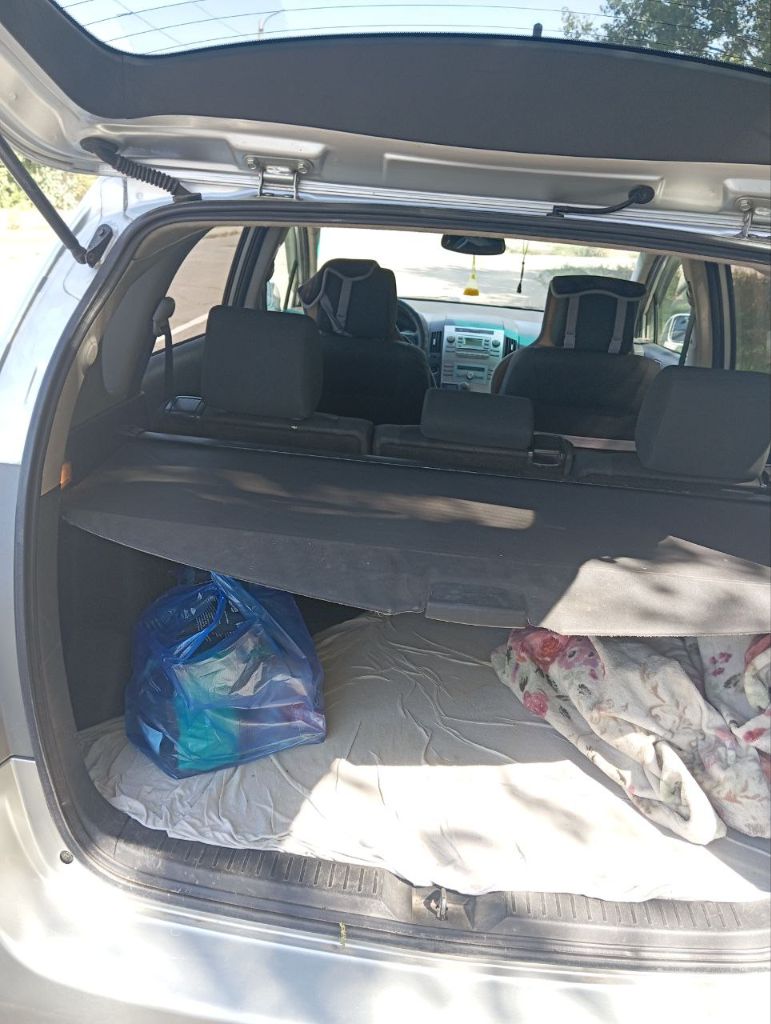 Продаю тоyota (тойота) corolla verso 2 2005 г. в. дизель 2 л. 268 тыс. пробег. не пригон. я хозяин, единственная запись в птс. настоящий японец, приемистый очень резвый. оцинкованный кузов. двигатель, не дымит масло не расходует. климат контроль, работает идеально. два комплекта резины на дисках. хороший свет, музыка. настоящий минивен. при разложенных задних сидениях получается ровный пол. ложится в длину взрослый человек. вмещается 18 банановых ящиков. в машине работает каждая кнопка. у меня около года, продаю в связи с покупкой другого авто. цена вопроса 800 тыс. р. машина в донецке. тел. +7949 348 0078 - фотография - 10