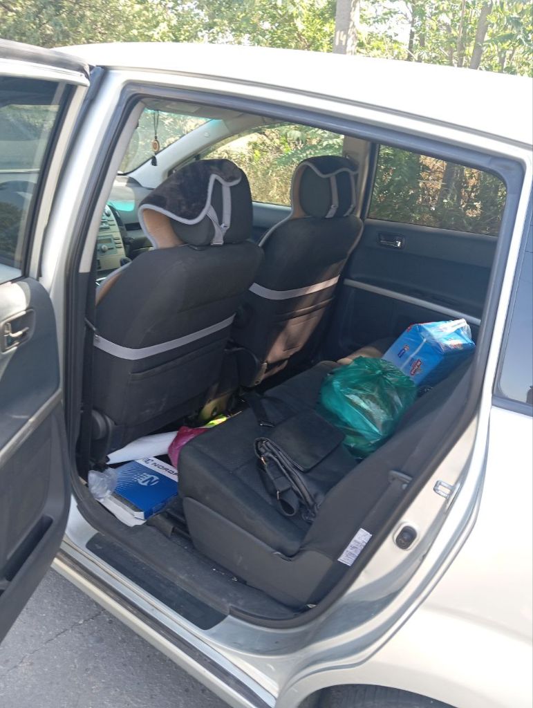 Продаю тоyota (тойота) corolla verso 2 2005 г. в. дизель 2 л. 268 тыс. пробег. не пригон. я хозяин, единственная запись в птс. настоящий японец, приемистый очень резвый. оцинкованный кузов. двигатель, не дымит масло не расходует. климат контроль, работает идеально. два комплекта резины на дисках. хороший свет, музыка. настоящий минивен. при разложенных задних сидениях получается ровный пол. ложится в длину взрослый человек. вмещается 18 банановых ящиков. в машине работает каждая кнопка. у меня около года, продаю в связи с покупкой другого авто. цена вопроса 800 тыс. р. машина в донецке. тел. +7949 348 0078 - фотография - 4