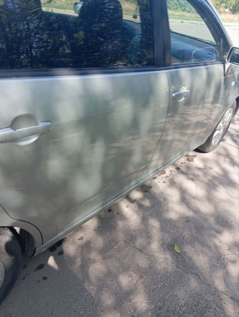 Продаю тоyota (тойота) corolla verso 2 2005 г. в. дизель 2 л. 268 тыс. пробег. не пригон. я хозяин, единственная запись в птс. настоящий японец, приемистый очень резвый. оцинкованный кузов. двигатель, не дымит масло не расходует. климат контроль, работает идеально. два комплекта резины на дисках. хороший свет, музыка. настоящий минивен. при разложенных задних сидениях получается ровный пол. ложится в длину взрослый человек. вмещается 18 банановых ящиков. в машине работает каждая кнопка. у меня около года, продаю в связи с покупкой другого авто. цена вопроса 800 тыс. р. машина в донецке. тел. +7949 348 0078 - фотография - 14