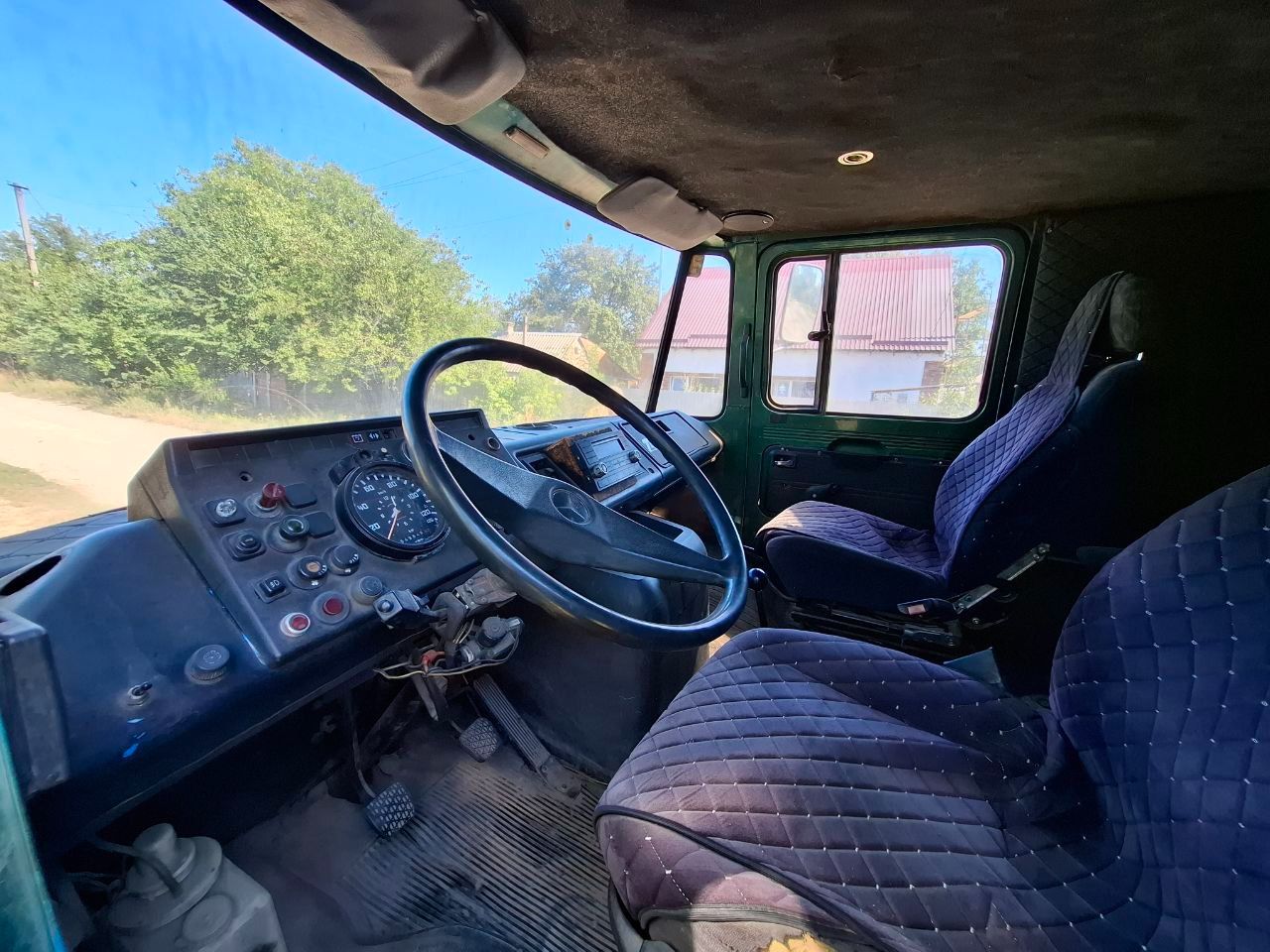 Mercedes-benz 608d 1979г. -- промтоварный фургон -- пробег 549848 км -- цена: 600.000р -- +7949 338 37 41 вячеслав пгт. пантелеймоновка, микрорайон планы авто после капитального ремонта двигателя. машина запускается с пол оборота и едет. из минусов: не работает рулевой усилитель, не поднимает водительское окно, водительская дверь открывается снаружи, пассажирская изнутри. продается из за ненадобности в использовании. торг у капота! - фотография - 3