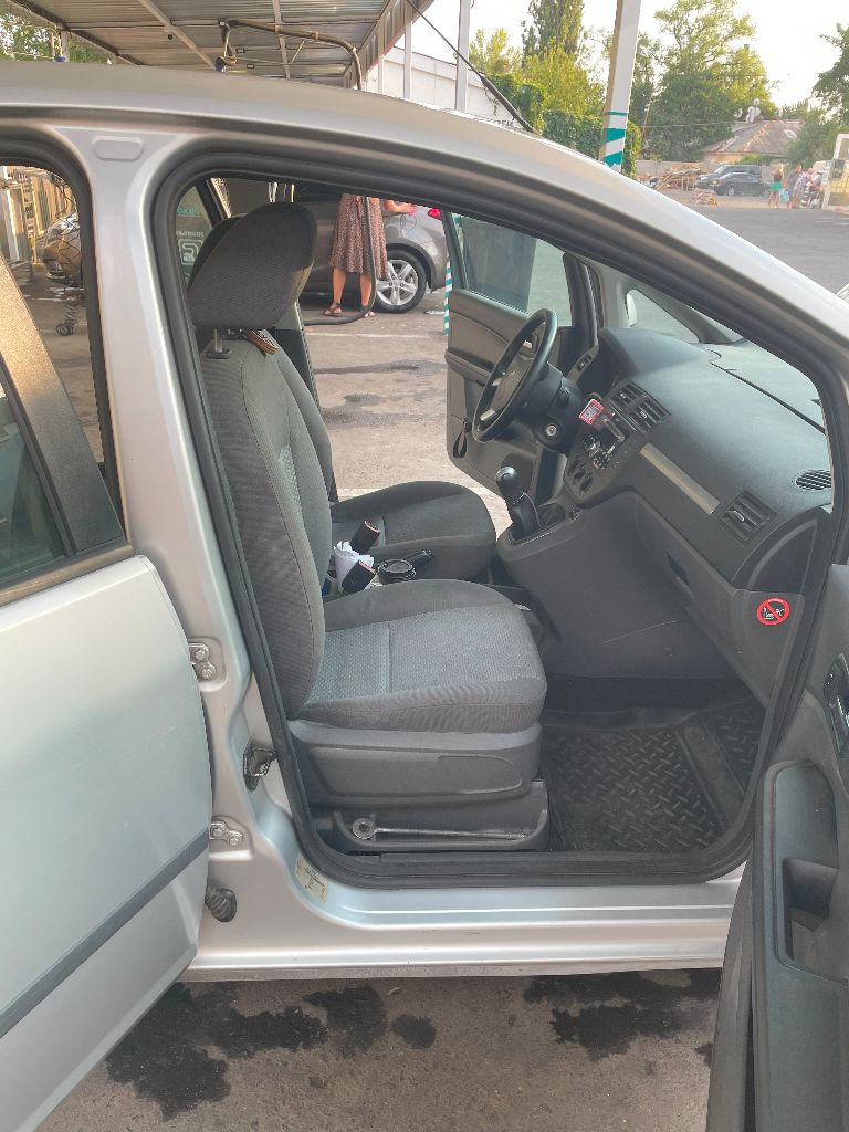 Продам ford focus c-max 1.8, механика, 2004г, 360000 км! 560000 р. полностью обслуженный автомобиль, пригнанный из германии 3 года назад! здесь один владелец! масло заменено, месяц назад сделан капремонт головки двигателя, кольца заменены год назад. месяц назад заменен комплект цепи, поменяны ремни, перебраны стартер и генератор и т. д.(остальное по телефону), живой, комфортный автомобиль! возможен обмен на паркетник( нужна машина повыше) в салоне не курили. зимняя резина в комплекте. возможен обмен. кузов в родной краске. установлен газ( вписан в птс)фен 3916641. возможен торг при осмотре. - фотография - 4