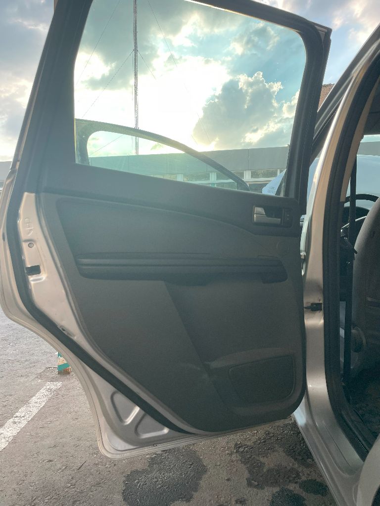 Продам ford focus c-max 1.8, механика, 2004г, 360000 км! 560000 р. полностью обслуженный автомобиль, пригнанный из германии 3 года назад! здесь один владелец! масло заменено, месяц назад сделан капремонт головки двигателя, кольца заменены год назад. месяц назад заменен комплект цепи, поменяны ремни, перебраны стартер и генератор и т. д.(остальное по телефону), живой, комфортный автомобиль! возможен обмен на паркетник( нужна машина повыше) в салоне не курили. зимняя резина в комплекте. возможен обмен. кузов в родной краске. установлен газ( вписан в птс)фен 3916641. возможен торг при осмотре. - фотография - 10