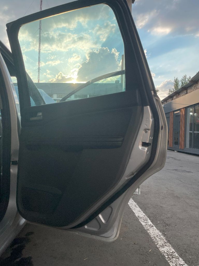 Продам ford focus c-max 1.8, механика, 2004г, 360000 км! 560000 р. полностью обслуженный автомобиль, пригнанный из германии 3 года назад! здесь один владелец! масло заменено, месяц назад сделан капремонт головки двигателя, кольца заменены год назад. месяц назад заменен комплект цепи, поменяны ремни, перебраны стартер и генератор и т. д.(остальное по телефону), живой, комфортный автомобиль! возможен обмен на паркетник( нужна машина повыше) в салоне не курили. зимняя резина в комплекте. возможен обмен. кузов в родной краске. установлен газ( вписан в птс)фен 3916641. возможен торг при осмотре. - фотография - 3