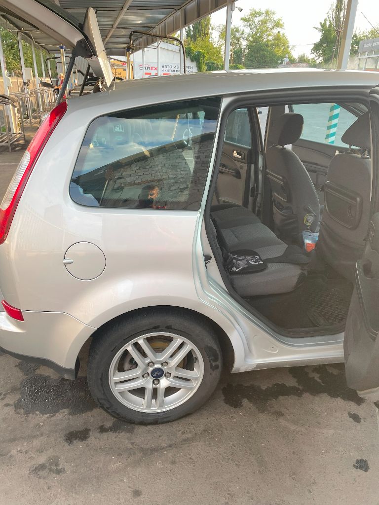 Продам ford focus c-max 1.8, механика, 2004г, 360000 км! 560000 р. полностью обслуженный автомобиль, пригнанный из германии 3 года назад! здесь один владелец! масло заменено, месяц назад сделан капремонт головки двигателя, кольца заменены год назад. месяц назад заменен комплект цепи, поменяны ремни, перебраны стартер и генератор и т. д.(остальное по телефону), живой, комфортный автомобиль! возможен обмен на паркетник( нужна машина повыше) в салоне не курили. зимняя резина в комплекте. возможен обмен. кузов в родной краске. установлен газ( вписан в птс)фен 3916641. возможен торг при осмотре. - фотография - 2