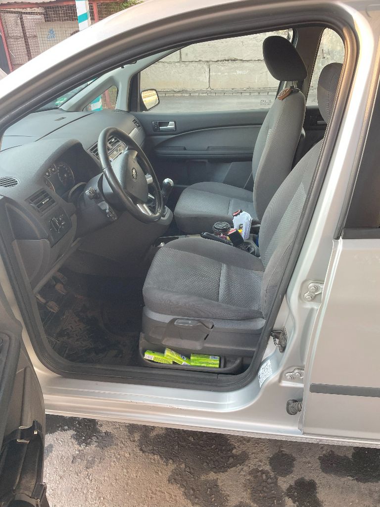 Продам ford focus c-max 1.8, механика, 2004г, 360000 км! 560000 р. полностью обслуженный автомобиль, пригнанный из германии 3 года назад! здесь один владелец! масло заменено, месяц назад сделан капремонт головки двигателя, кольца заменены год назад. месяц назад заменен комплект цепи, поменяны ремни, перебраны стартер и генератор и т. д.(остальное по телефону), живой, комфортный автомобиль! возможен обмен на паркетник( нужна машина повыше) в салоне не курили. зимняя резина в комплекте. возможен обмен. кузов в родной краске. установлен газ( вписан в птс)фен 3916641. возможен торг при осмотре. - фотография - 12