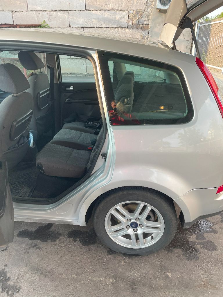 Продам ford focus c-max 1.8, механика, 2004г, 360000 км! 560000 р. полностью обслуженный автомобиль, пригнанный из германии 3 года назад! здесь один владелец! масло заменено, месяц назад сделан капремонт головки двигателя, кольца заменены год назад. месяц назад заменен комплект цепи, поменяны ремни, перебраны стартер и генератор и т. д.(остальное по телефону), живой, комфортный автомобиль! возможен обмен на паркетник( нужна машина повыше) в салоне не курили. зимняя резина в комплекте. возможен обмен. кузов в родной краске. установлен газ( вписан в птс)фен 3916641. возможен торг при осмотре. - фотография - 9